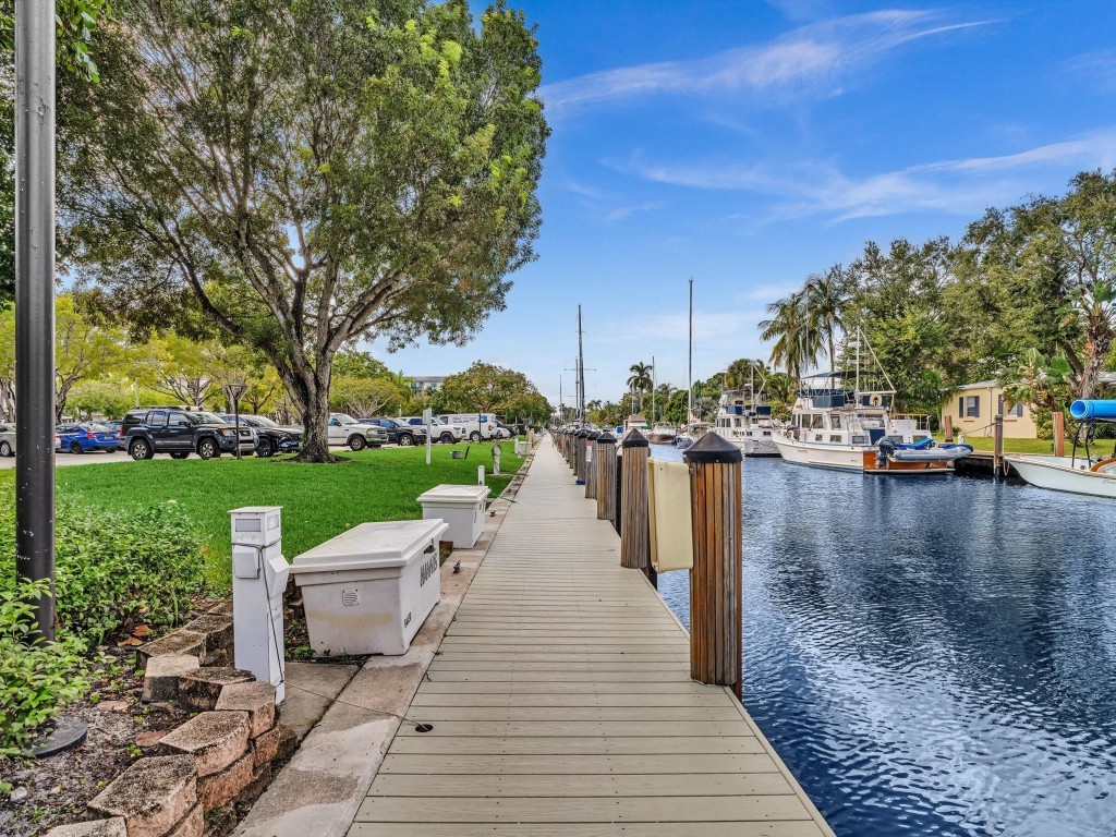 900 River Reach Dr 525