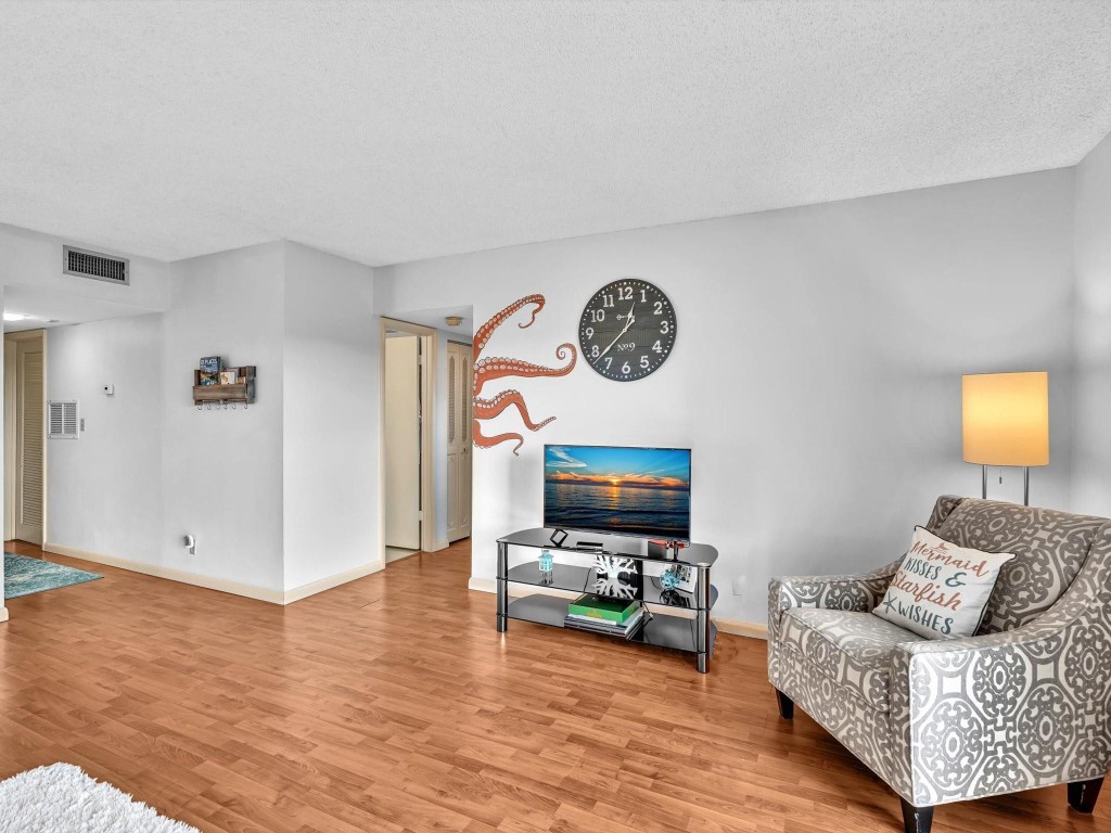 900 River Reach Dr 525