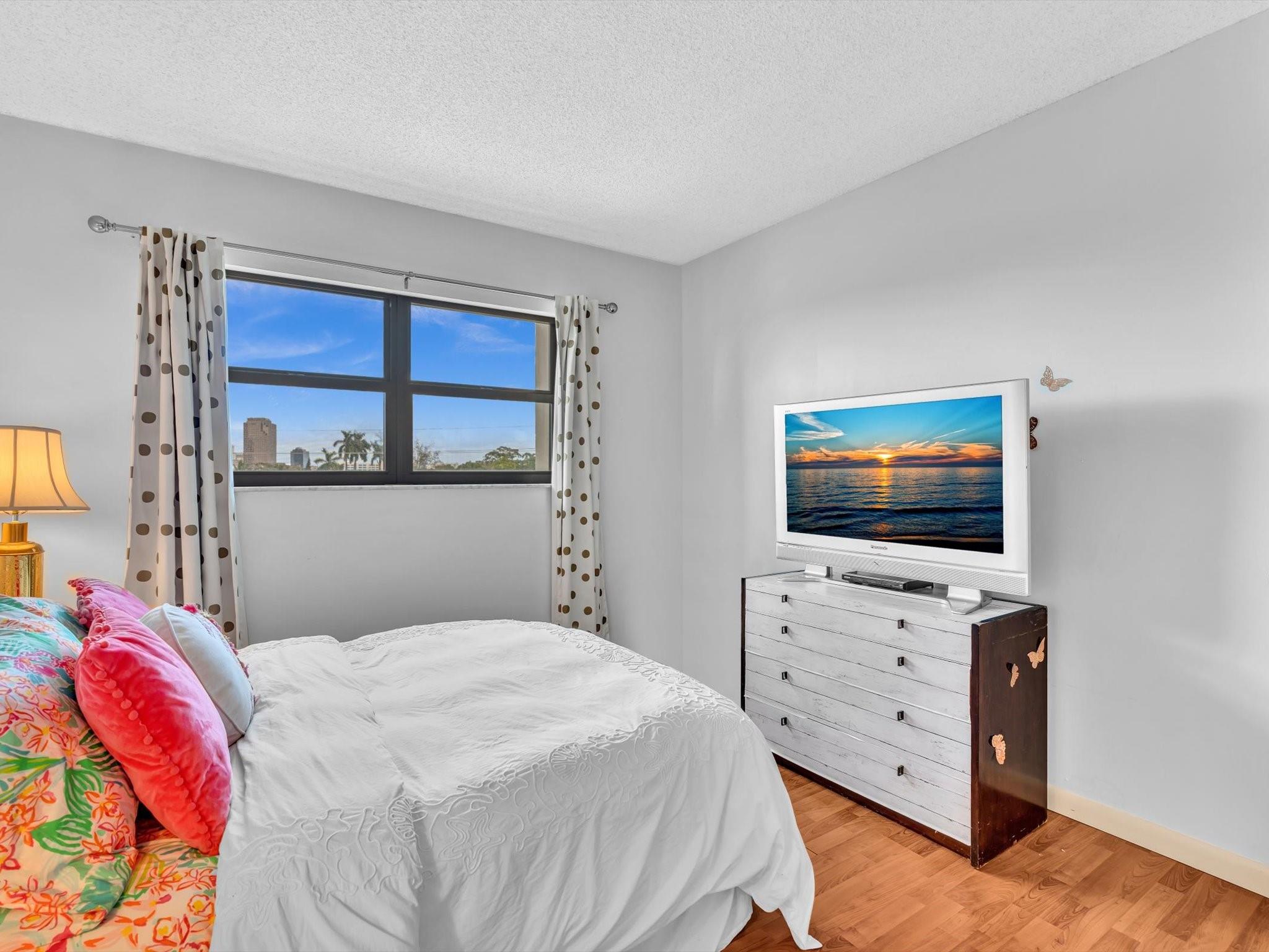 900 River Reach Dr 525