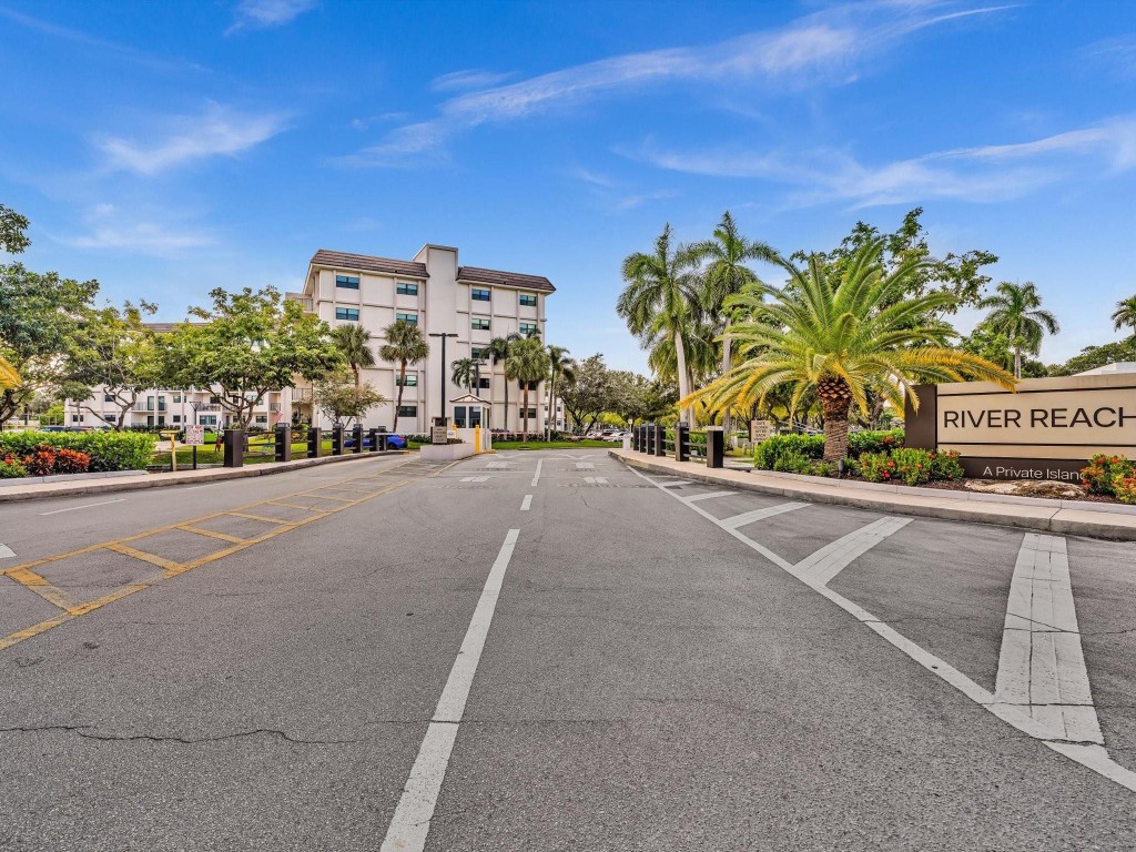 900 River Reach Dr 525