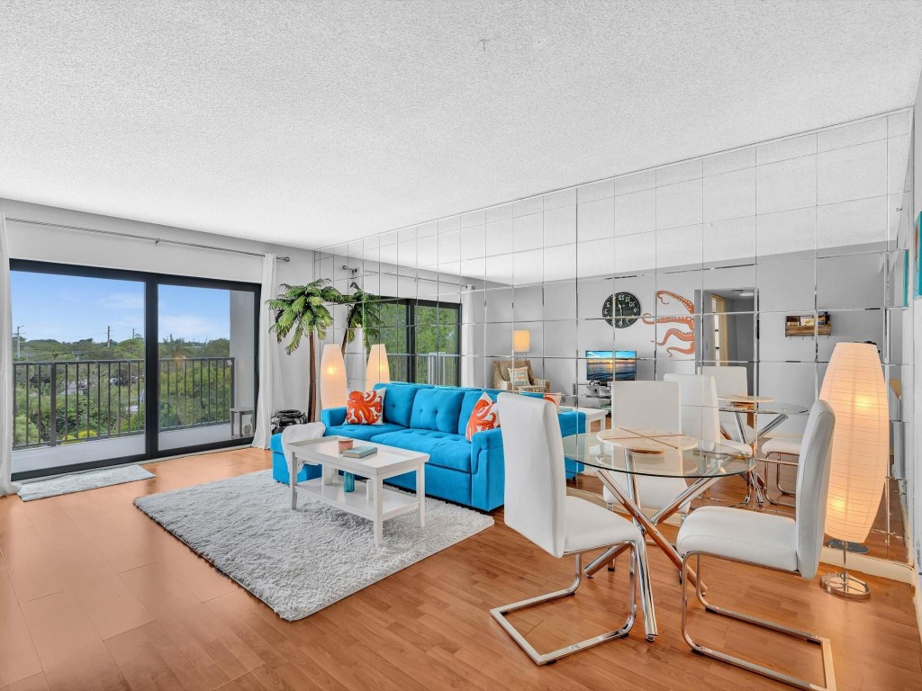 900 River Reach Dr 525