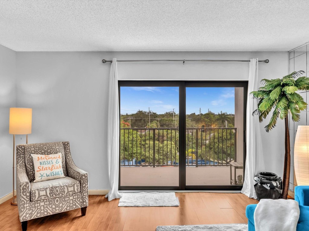 900 River Reach Dr 525