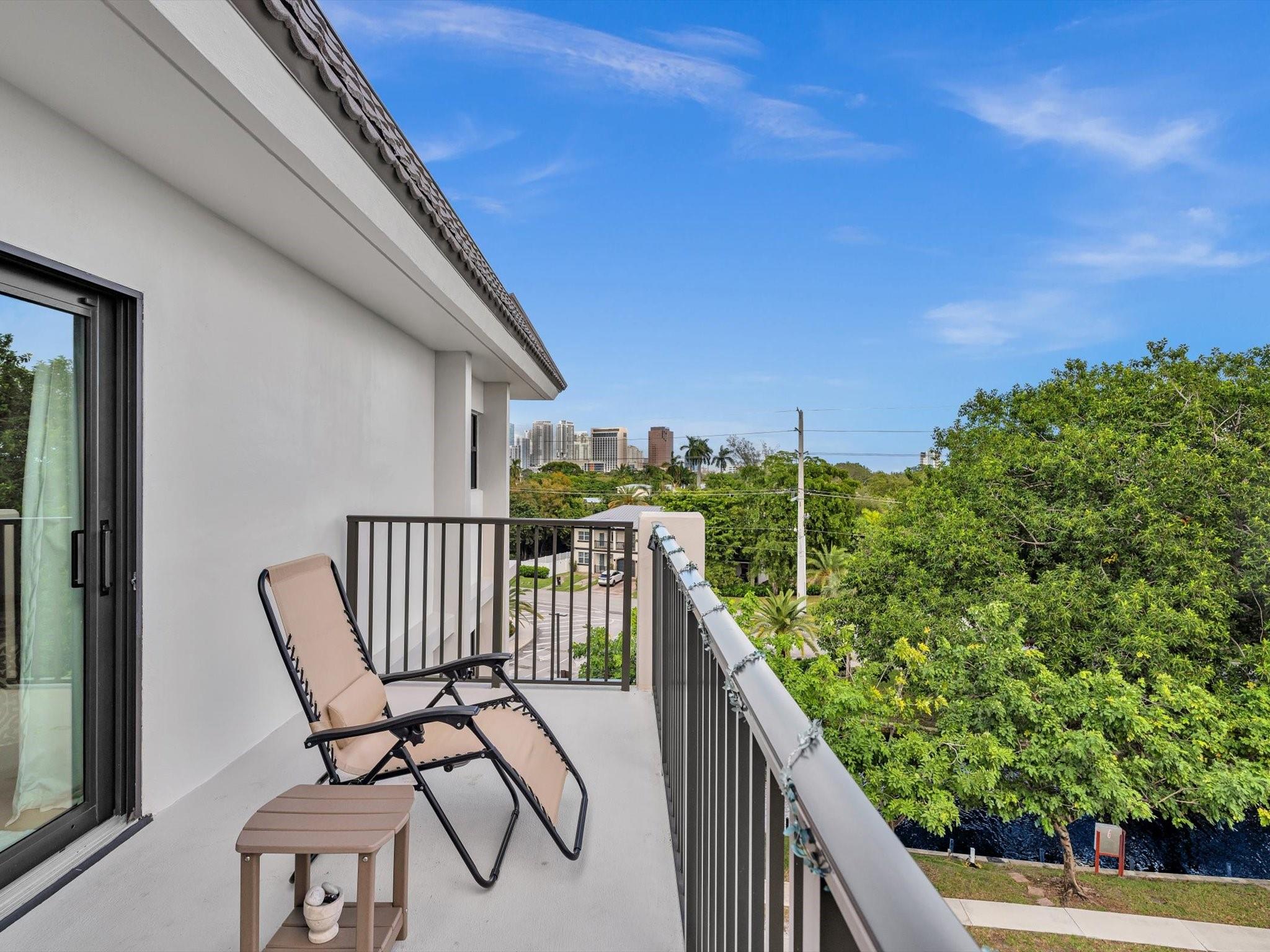 900 River Reach Dr 525