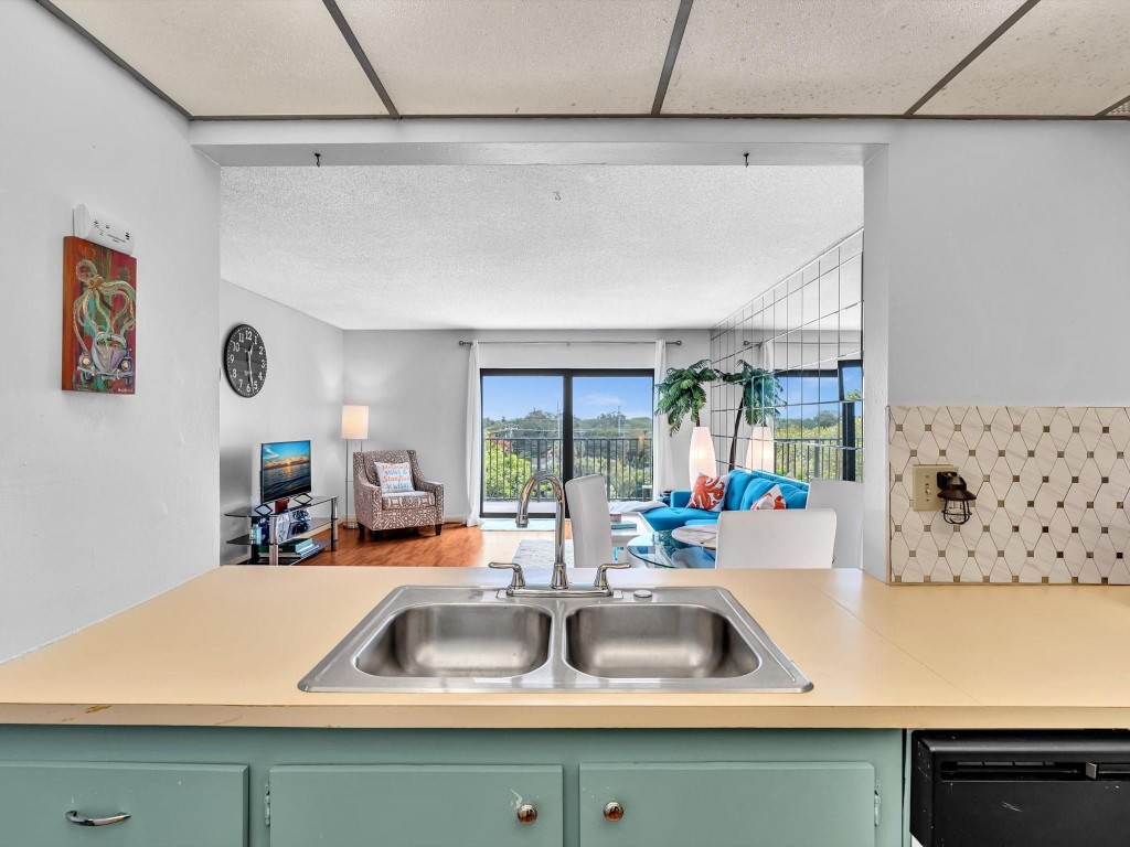 900 River Reach Dr 525