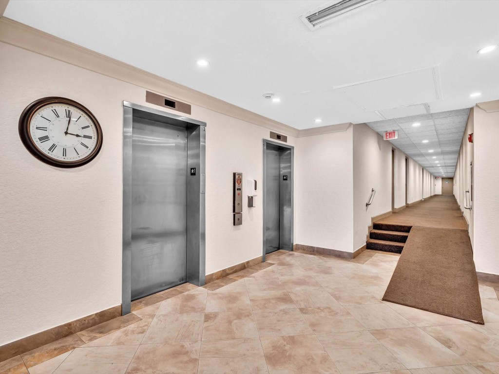 900 River Reach Dr 525