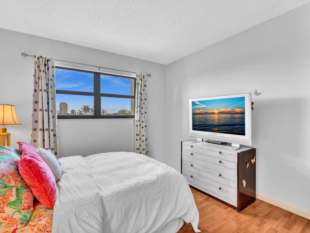 900 River Reach Dr 525