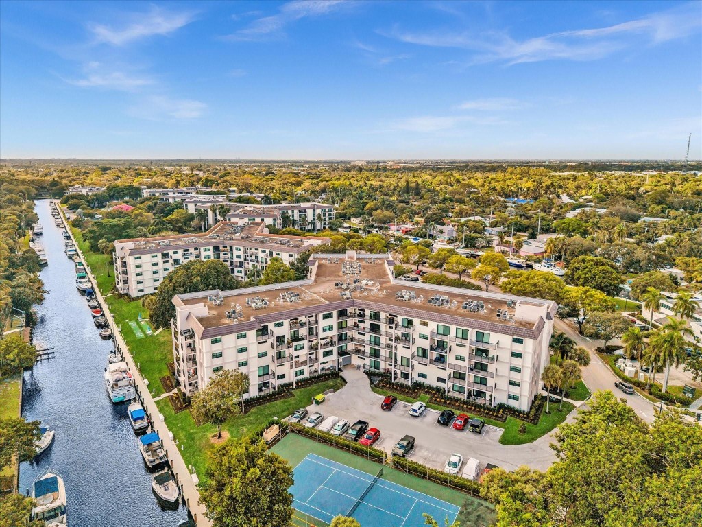 900 River Reach Dr 525