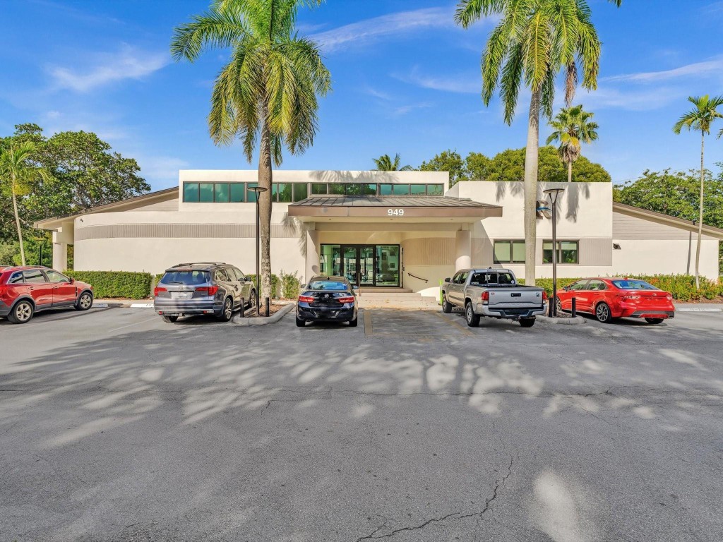 900 River Reach Dr 525