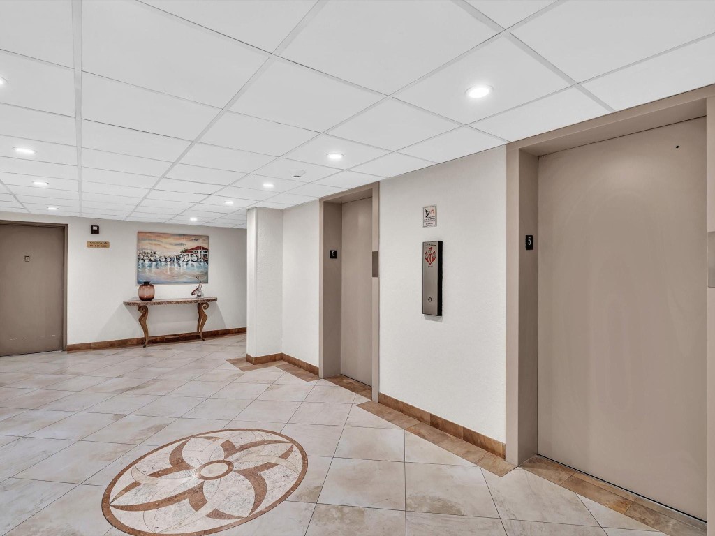 900 River Reach Dr 525