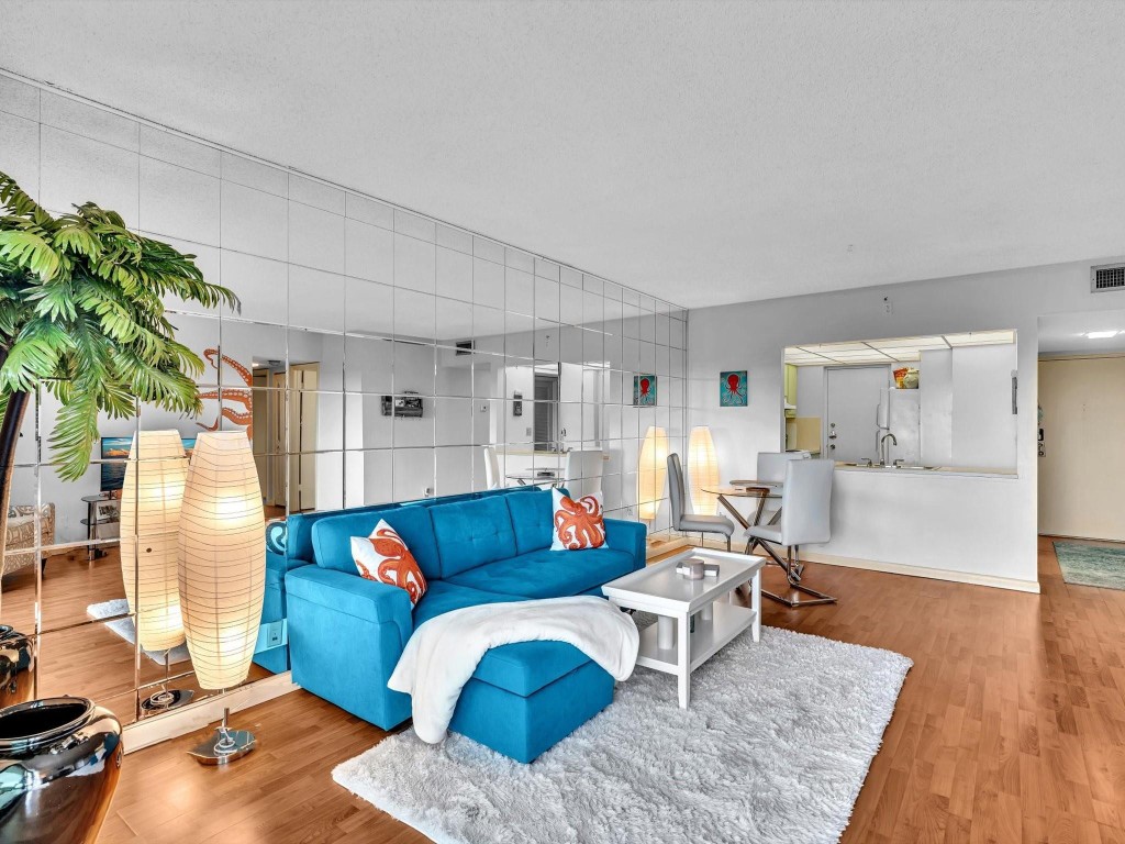 900 River Reach Dr 525