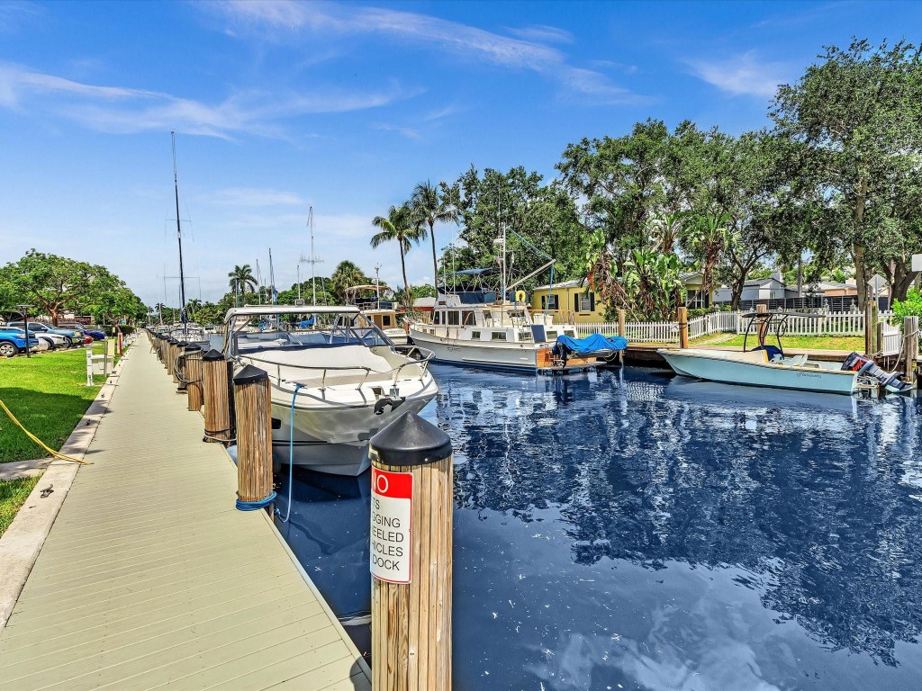 900 River Reach Dr 525