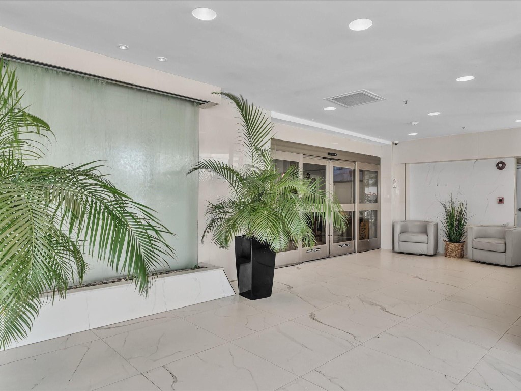 4040 Galt Ocean Dr 811