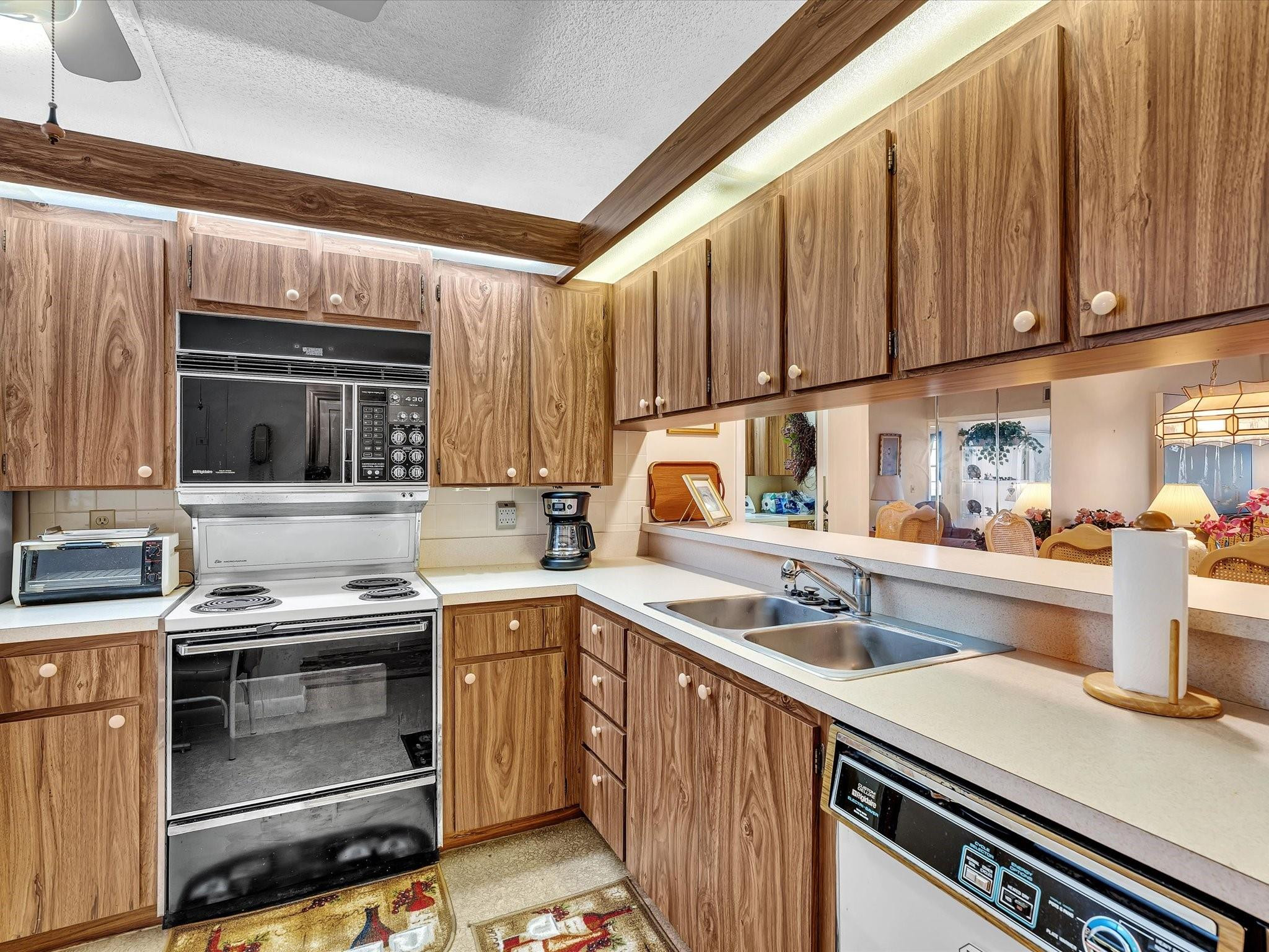 6049 Balboa Cir 406