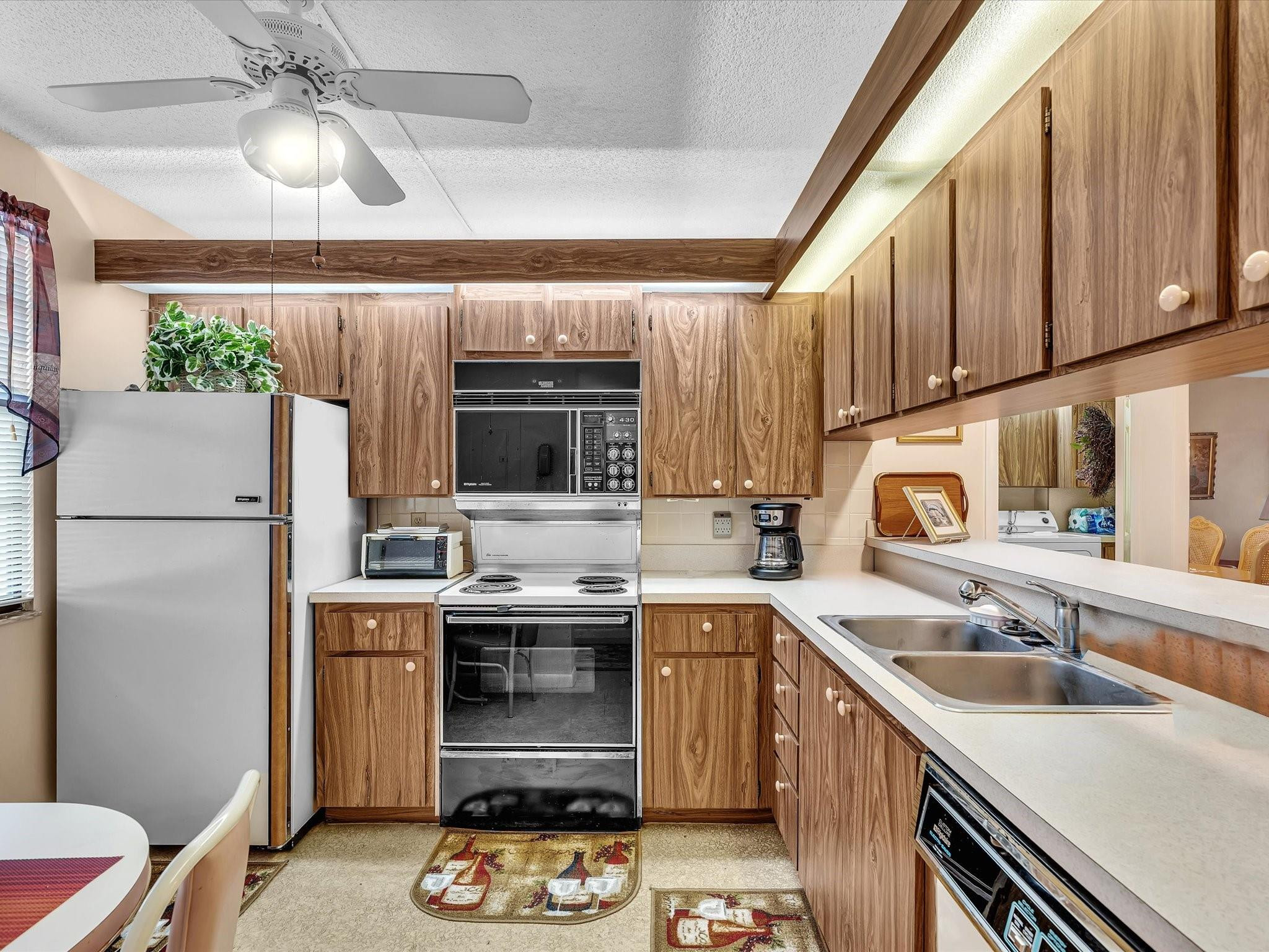 6049 Balboa Cir 406