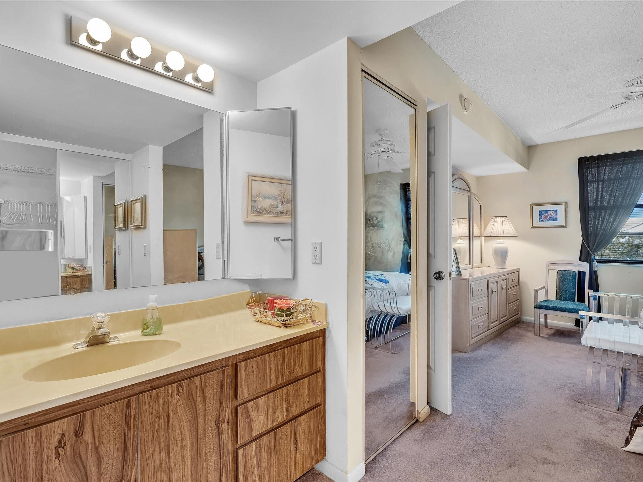 6049 Balboa Cir 406
