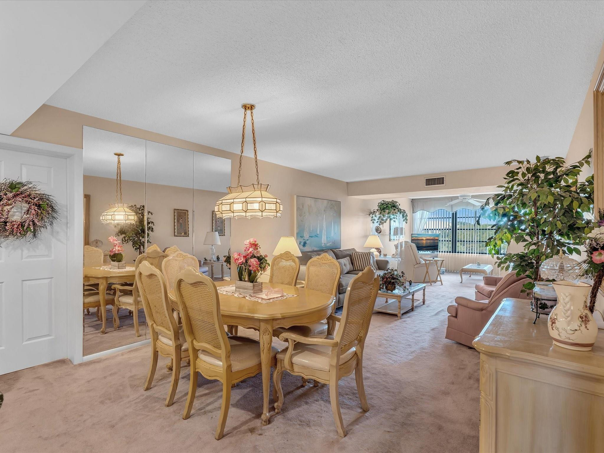 6049 Balboa Cir 406