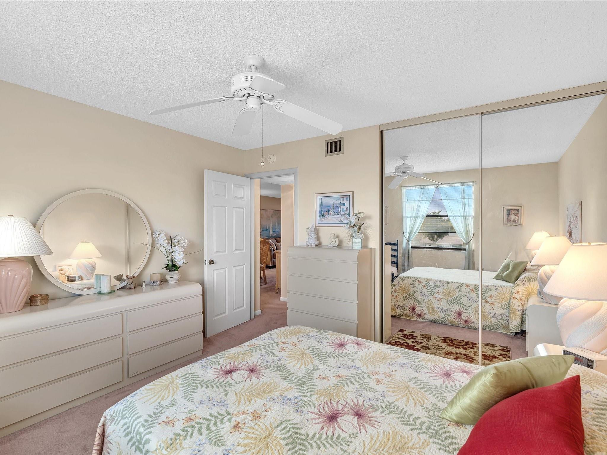 6049 Balboa Cir 406