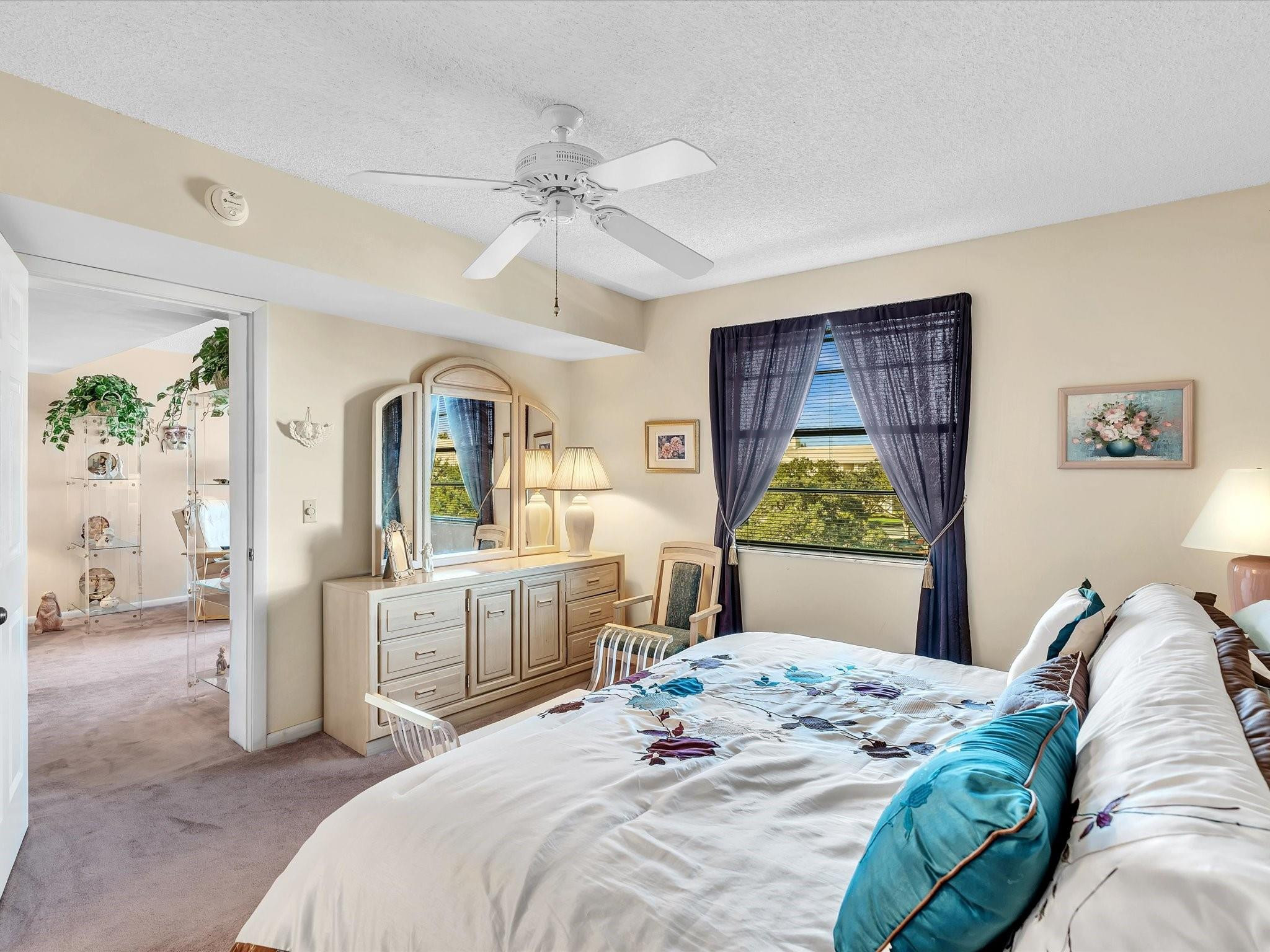 6049 Balboa Cir 406