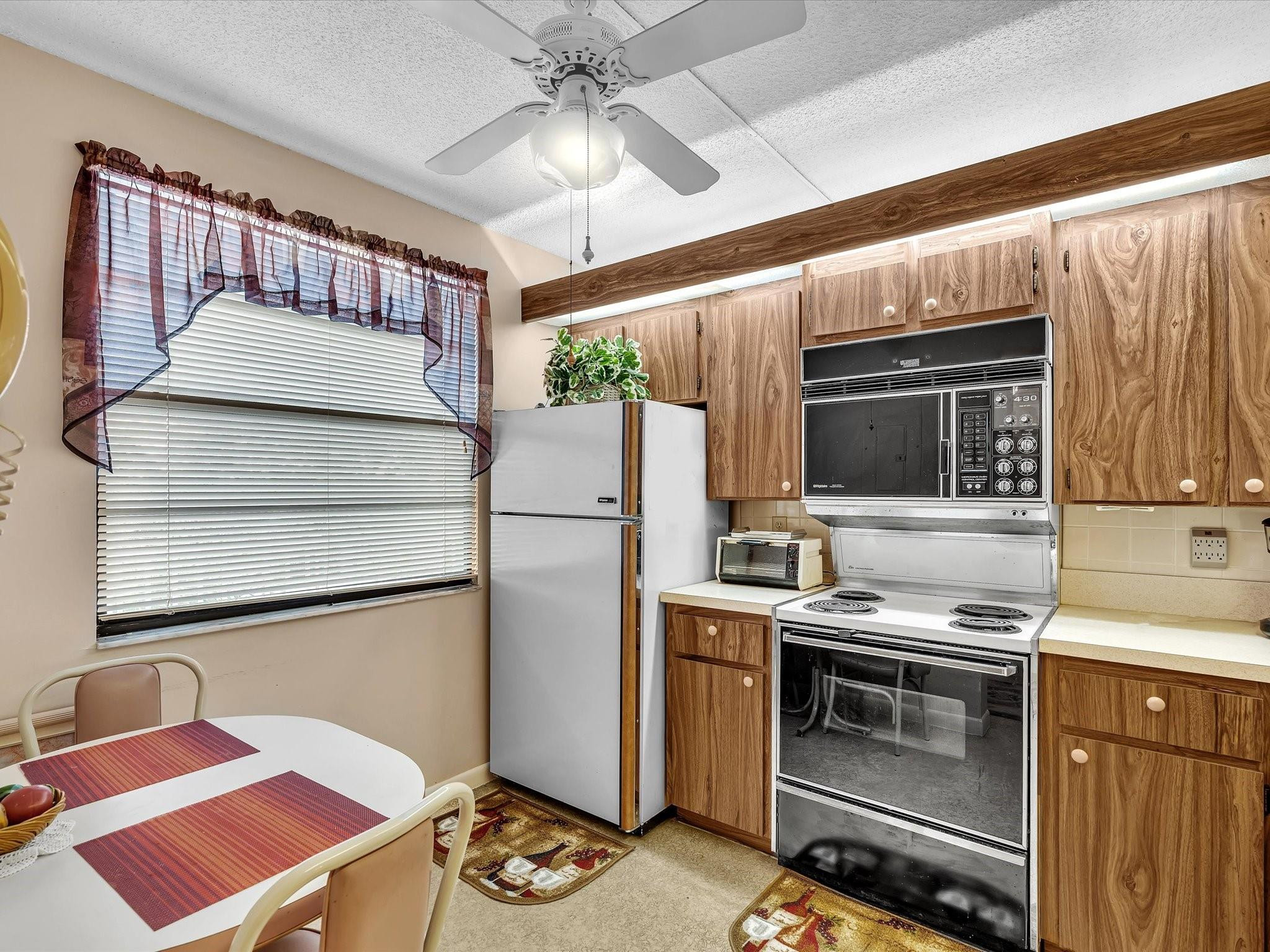 6049 Balboa Cir 406