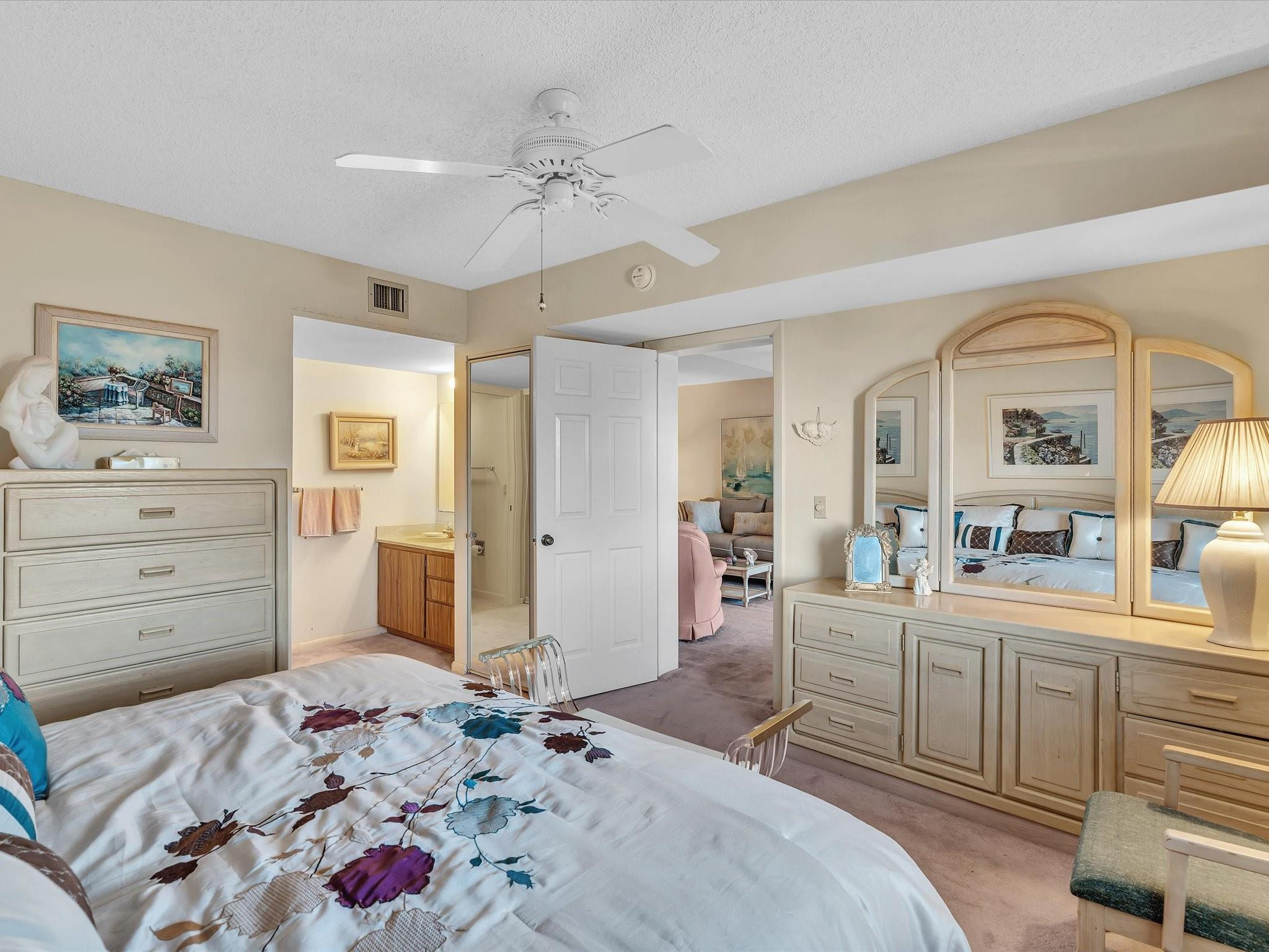 6049 Balboa Cir 406