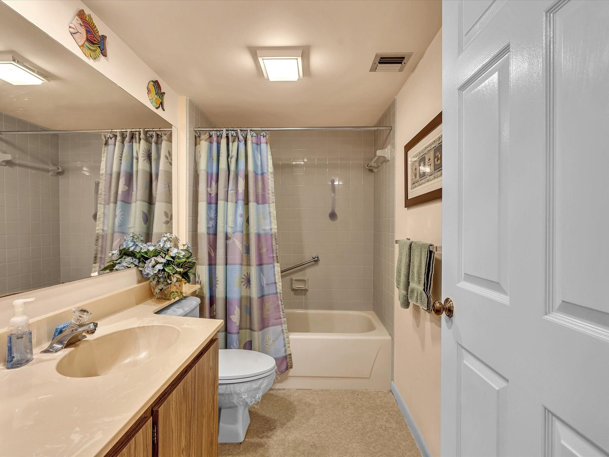 6049 Balboa Cir 406