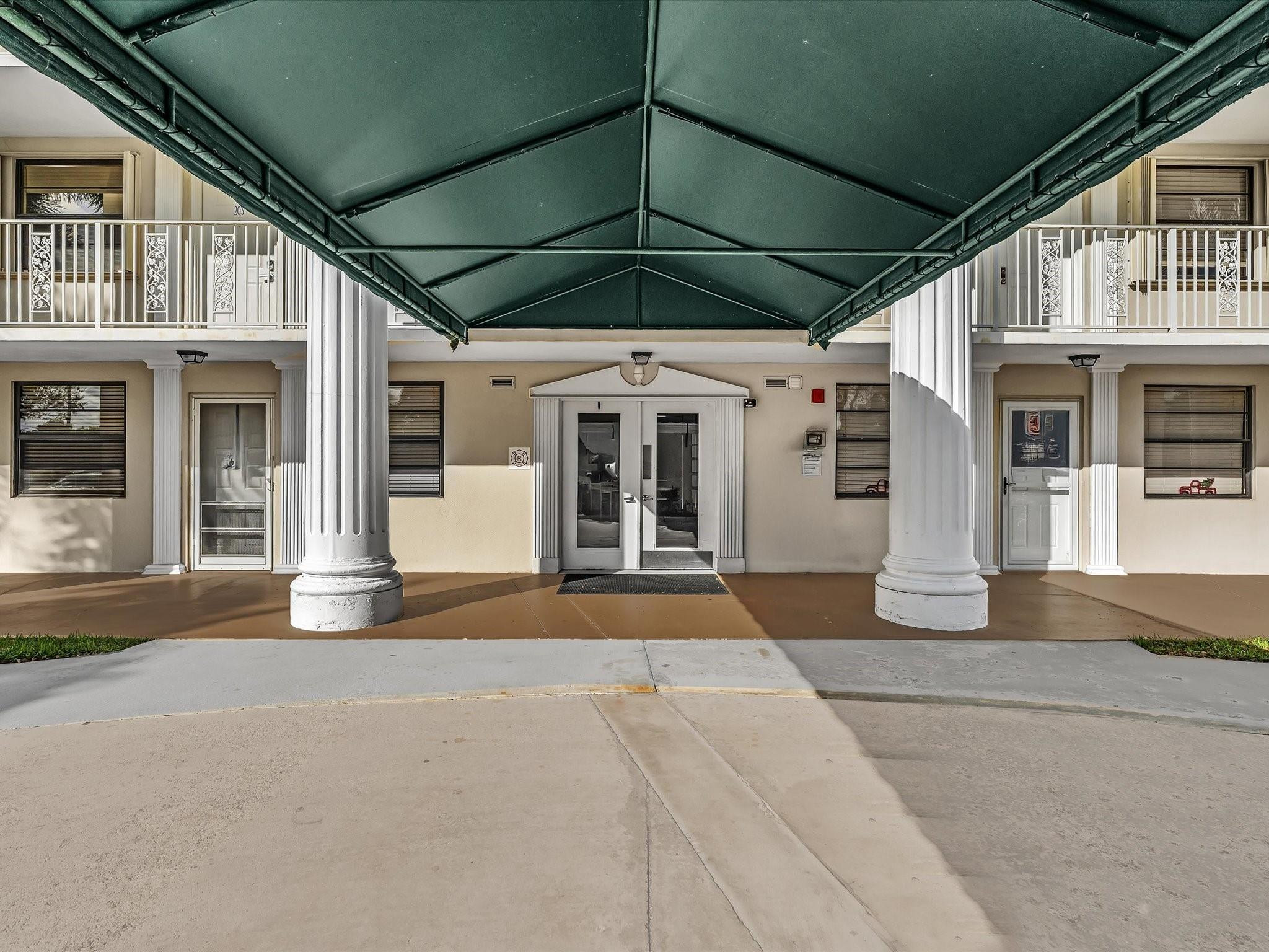 6049 Balboa Cir 406