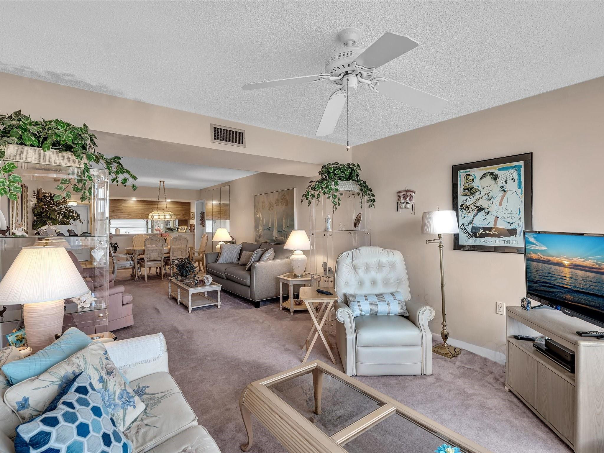6049 Balboa Cir 406