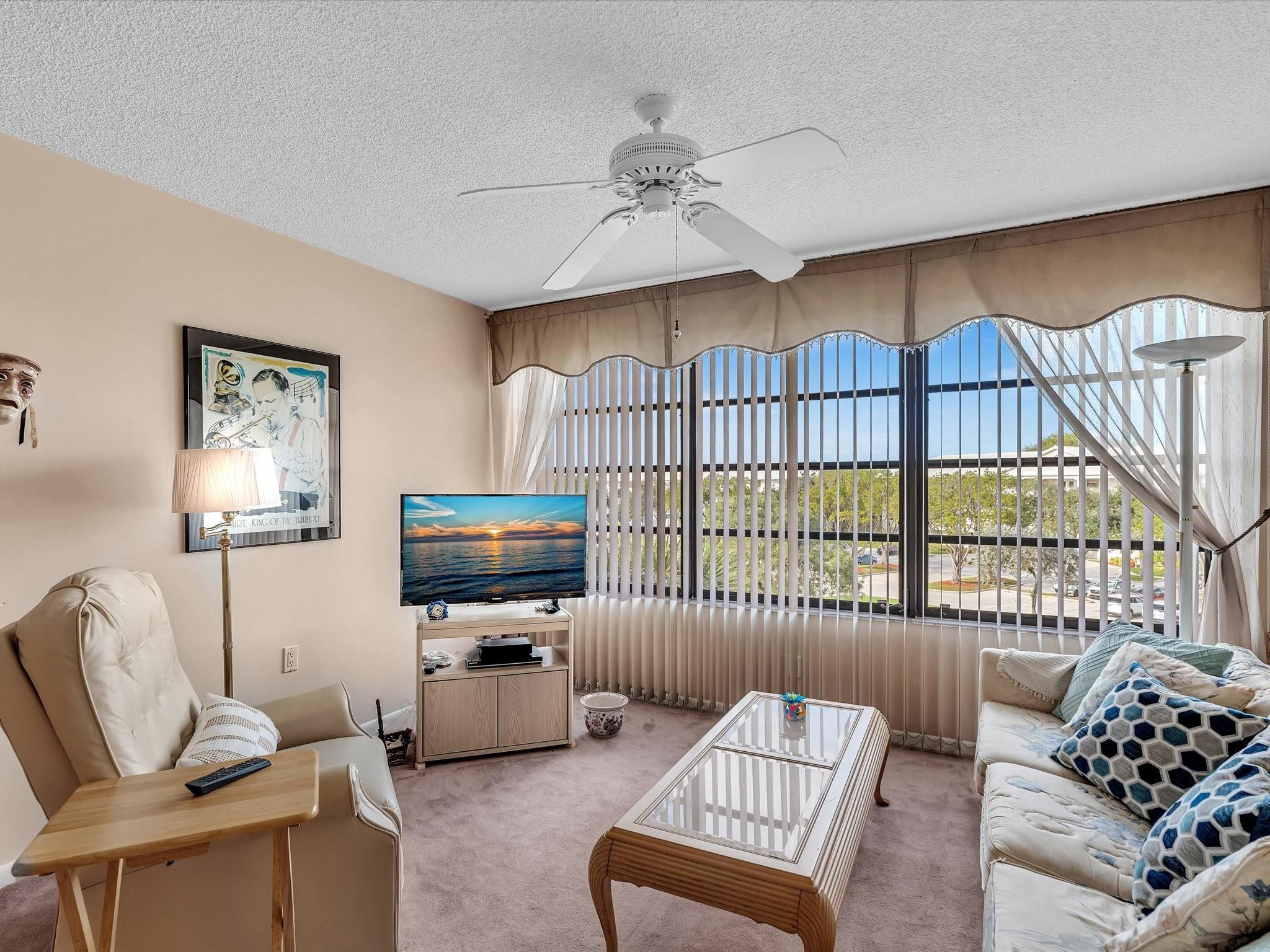 6049 Balboa Cir 406