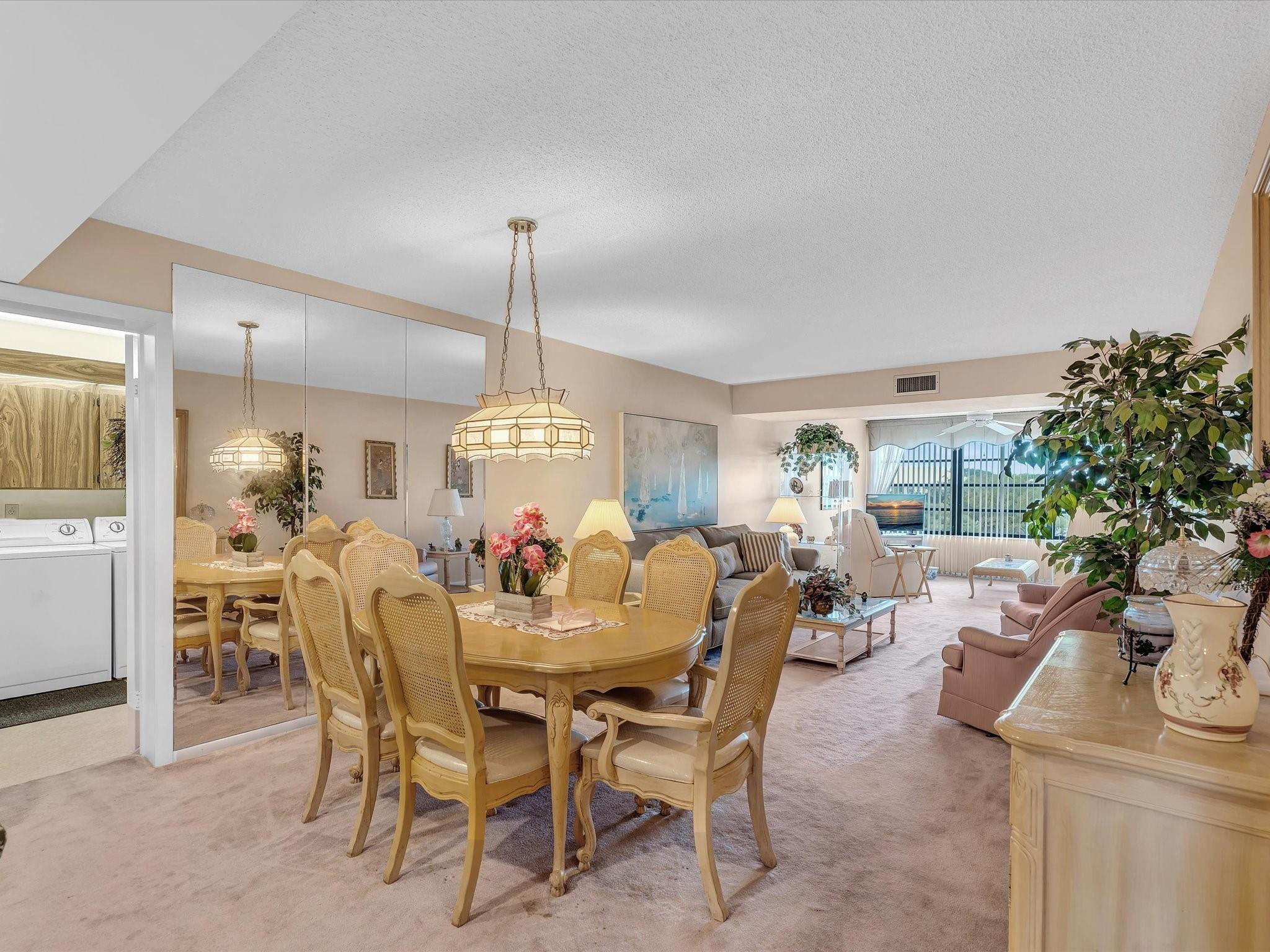 6049 Balboa Cir 406
