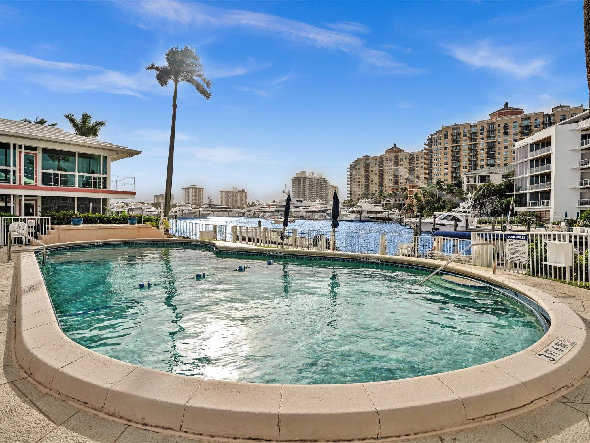 1124 Seminole Drive 4D