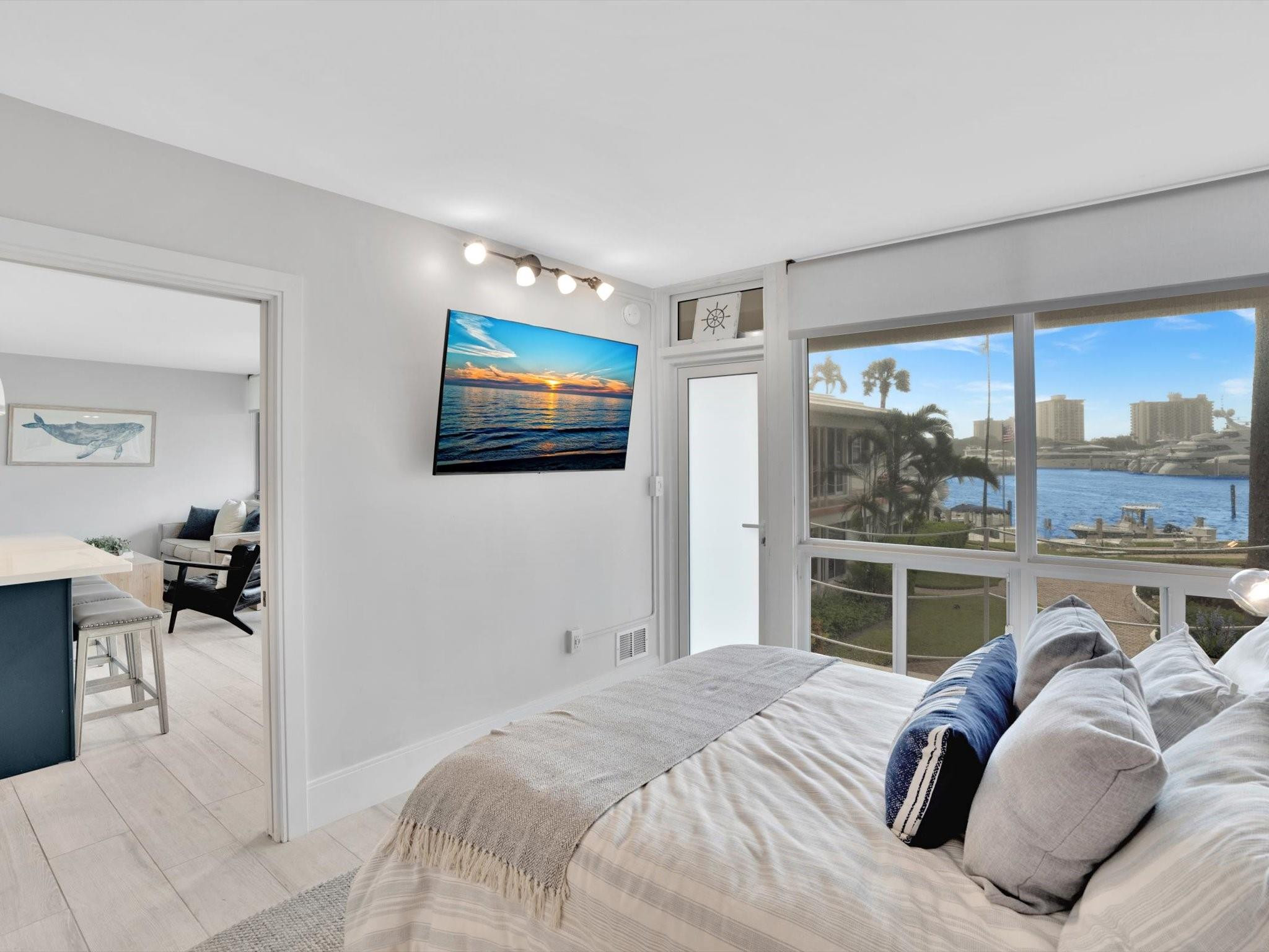 1124 Seminole Drive 4D