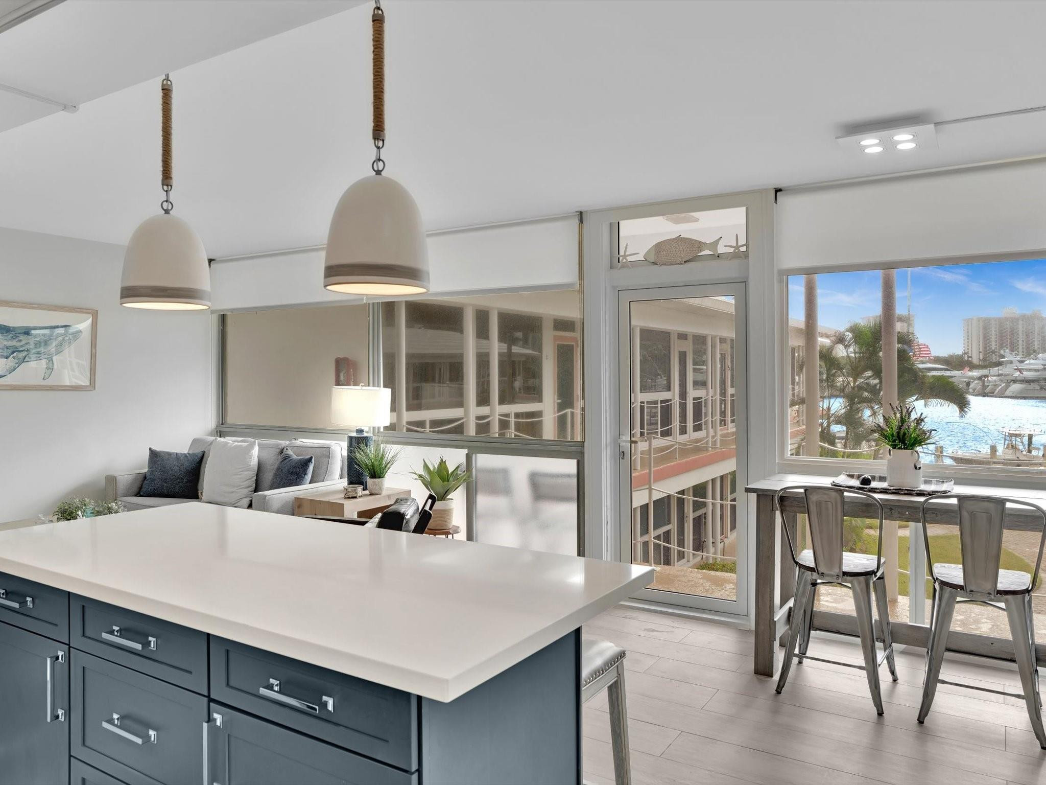 1124 Seminole Drive 4D