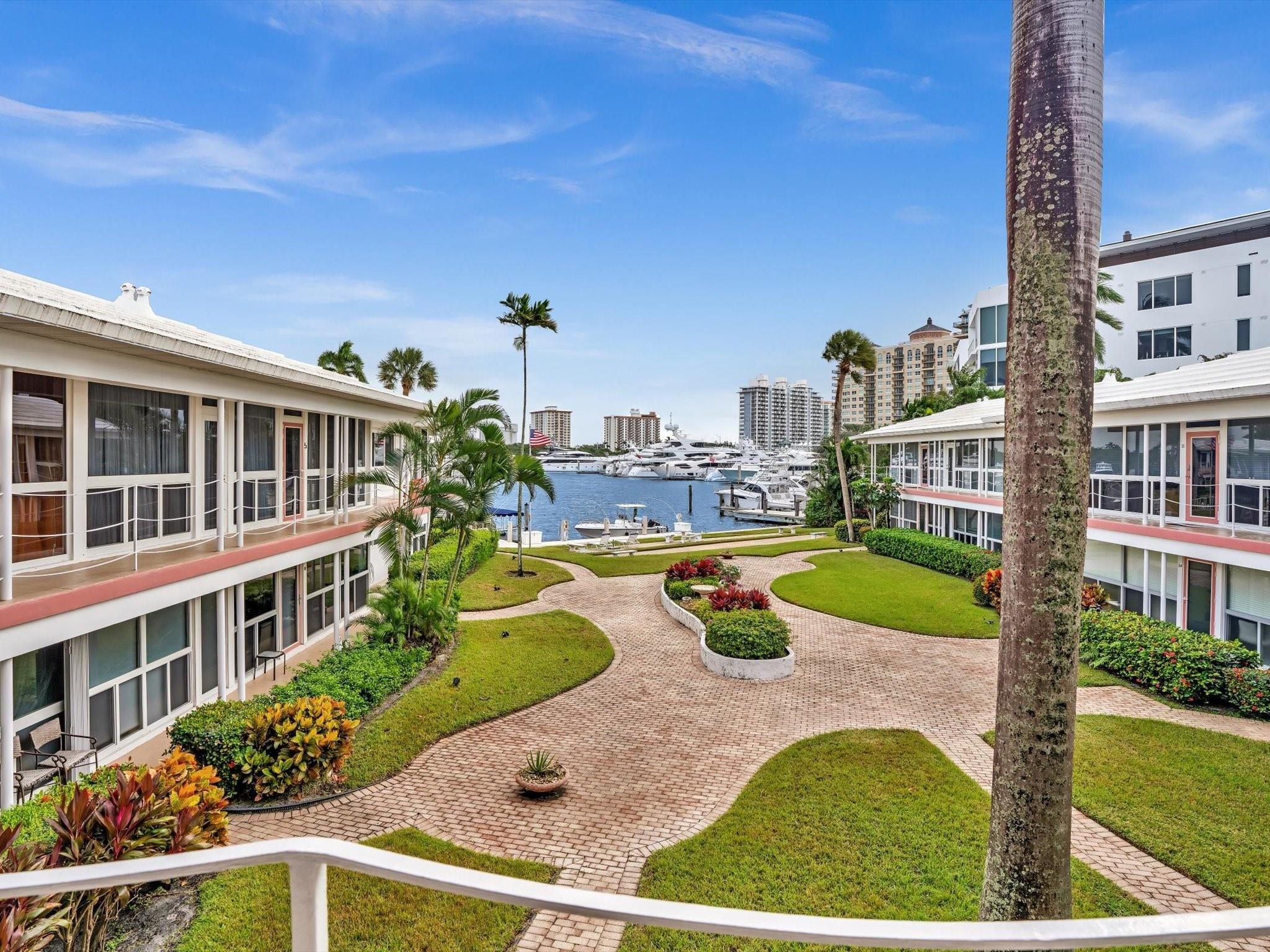 1124 Seminole Drive 4D