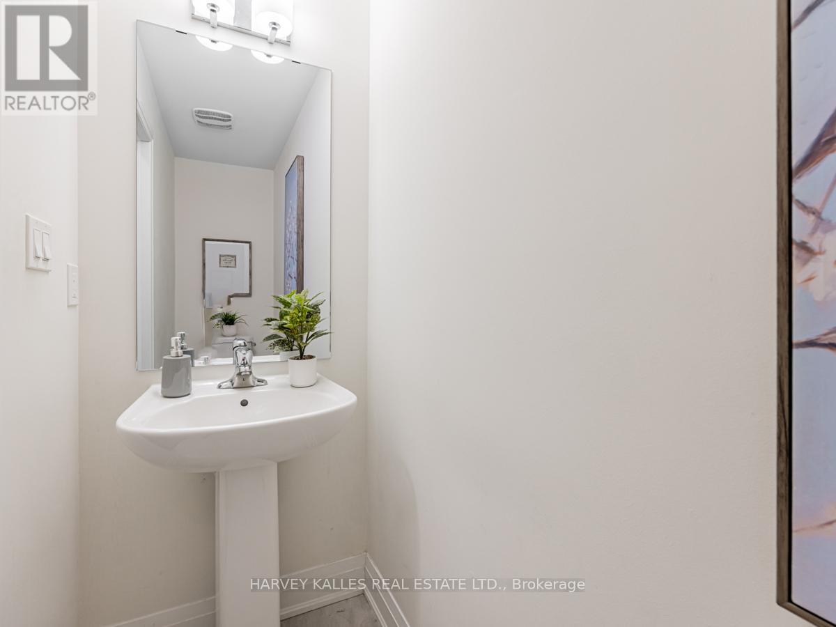 22 - 250 FINCH AVENUE
