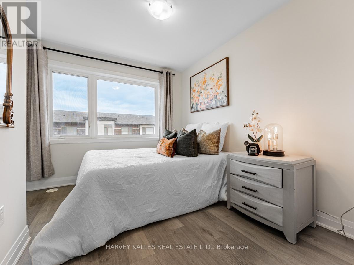 22 - 250 FINCH AVENUE