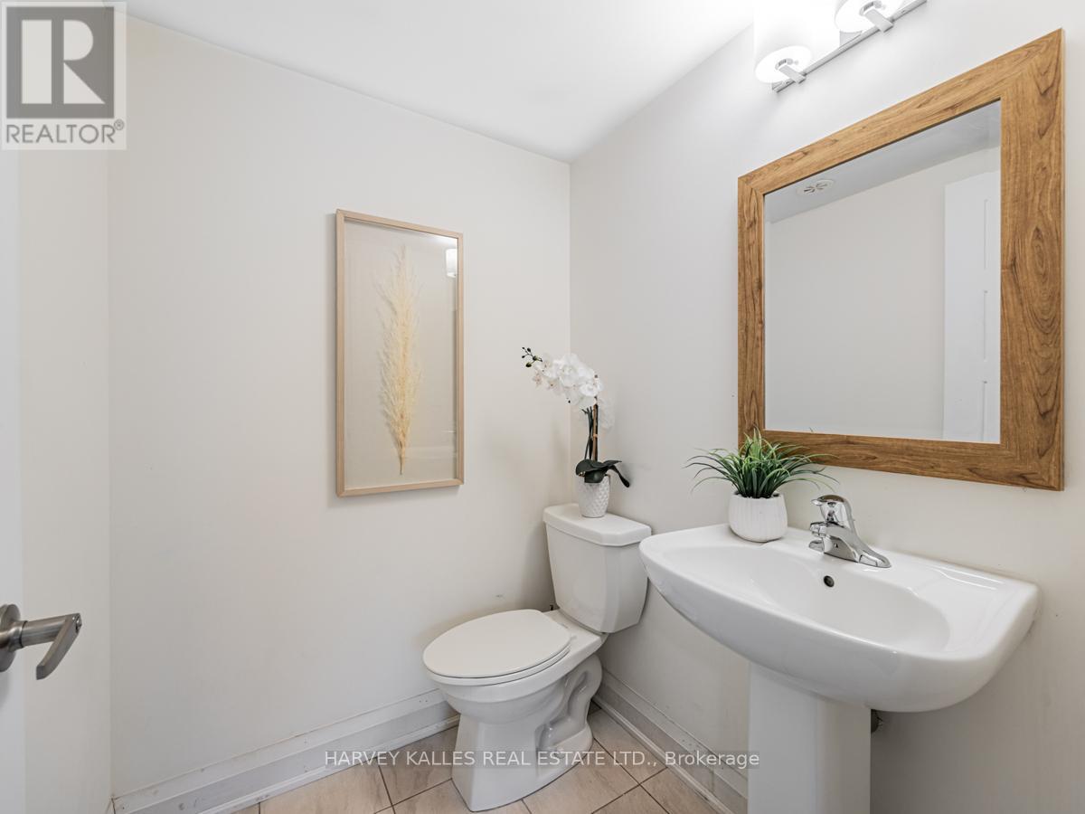 22 - 250 FINCH AVENUE