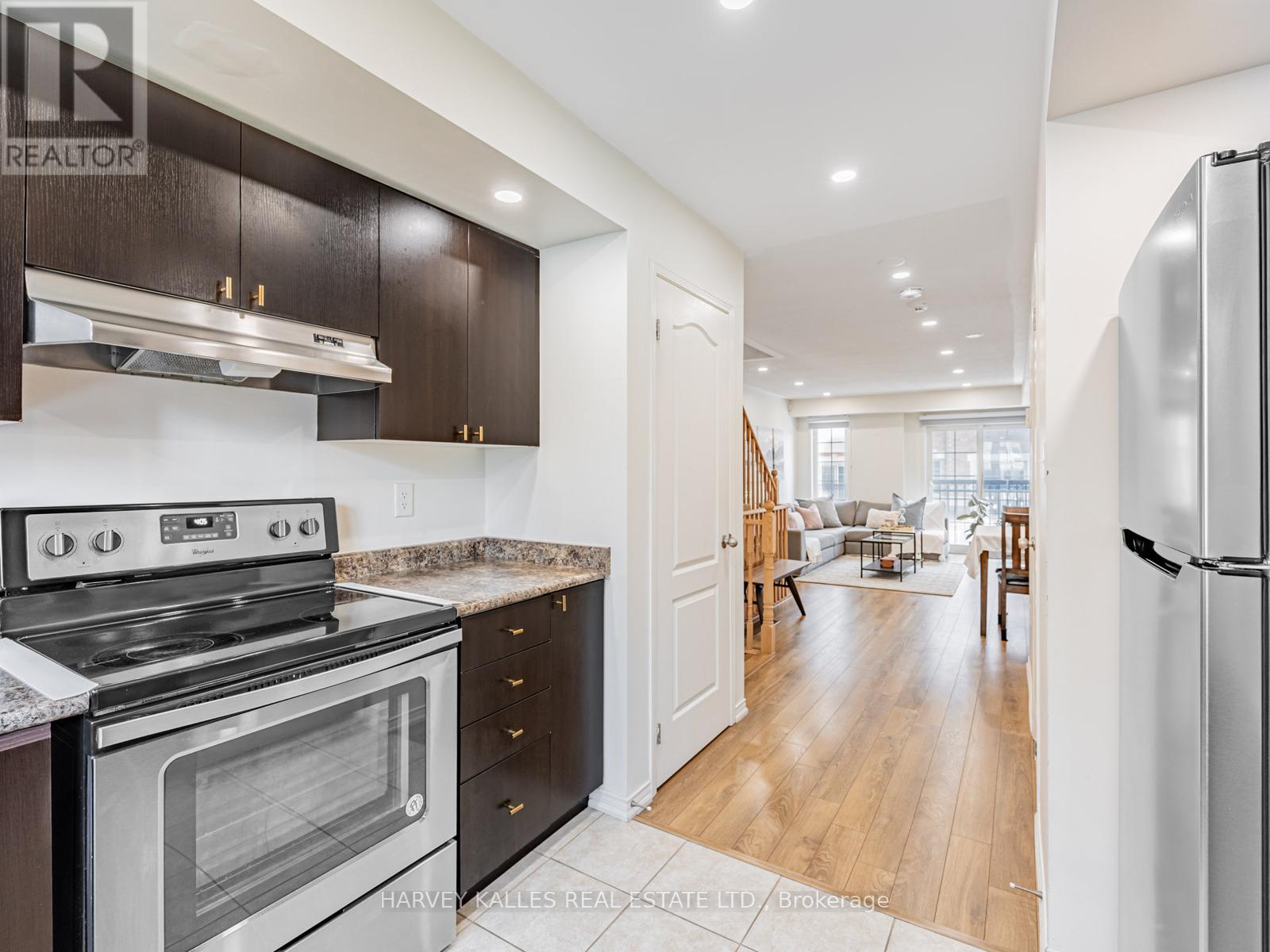 38 GLENSTAL PATH