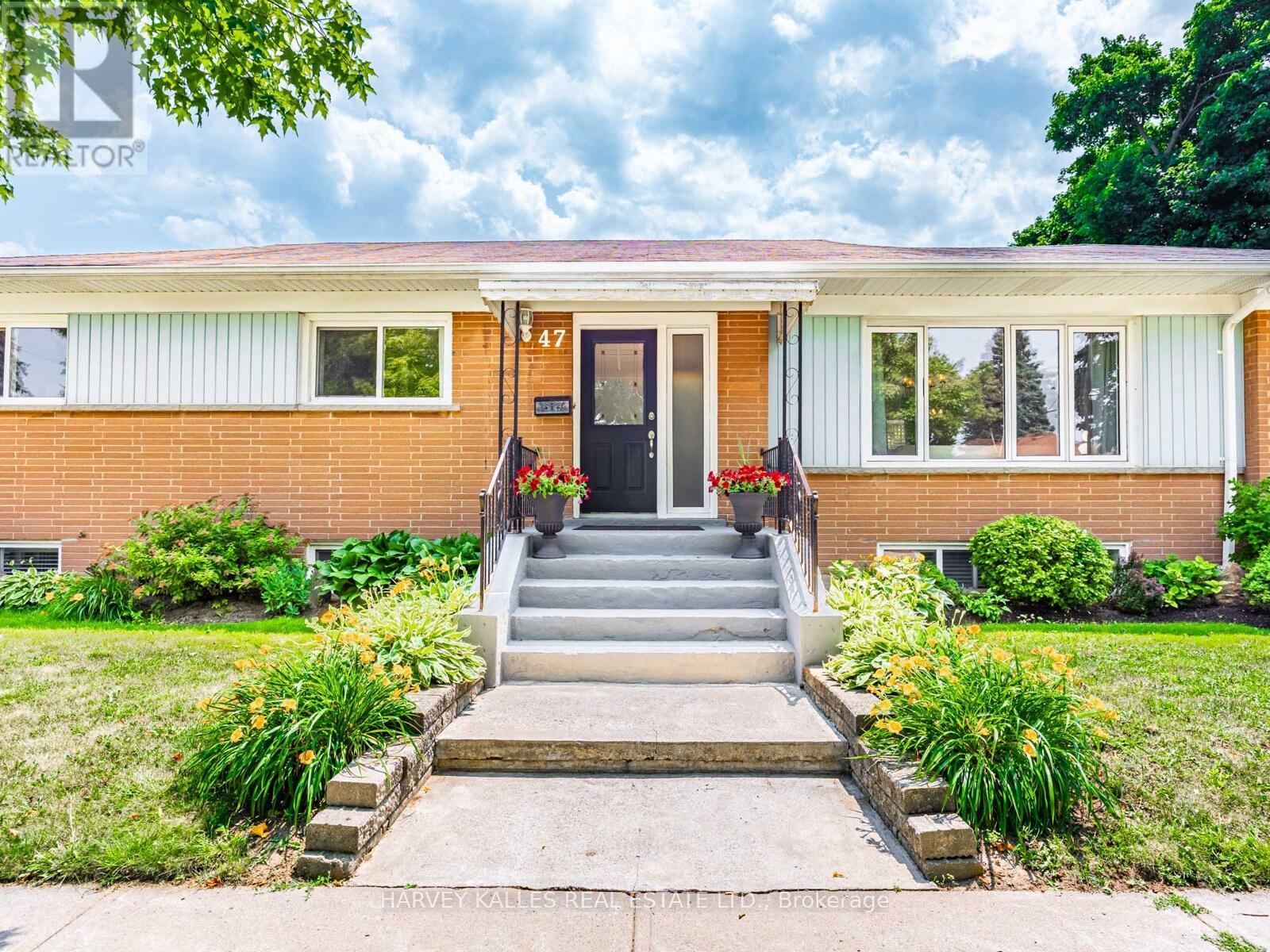 47 BASILDON CRESCENT