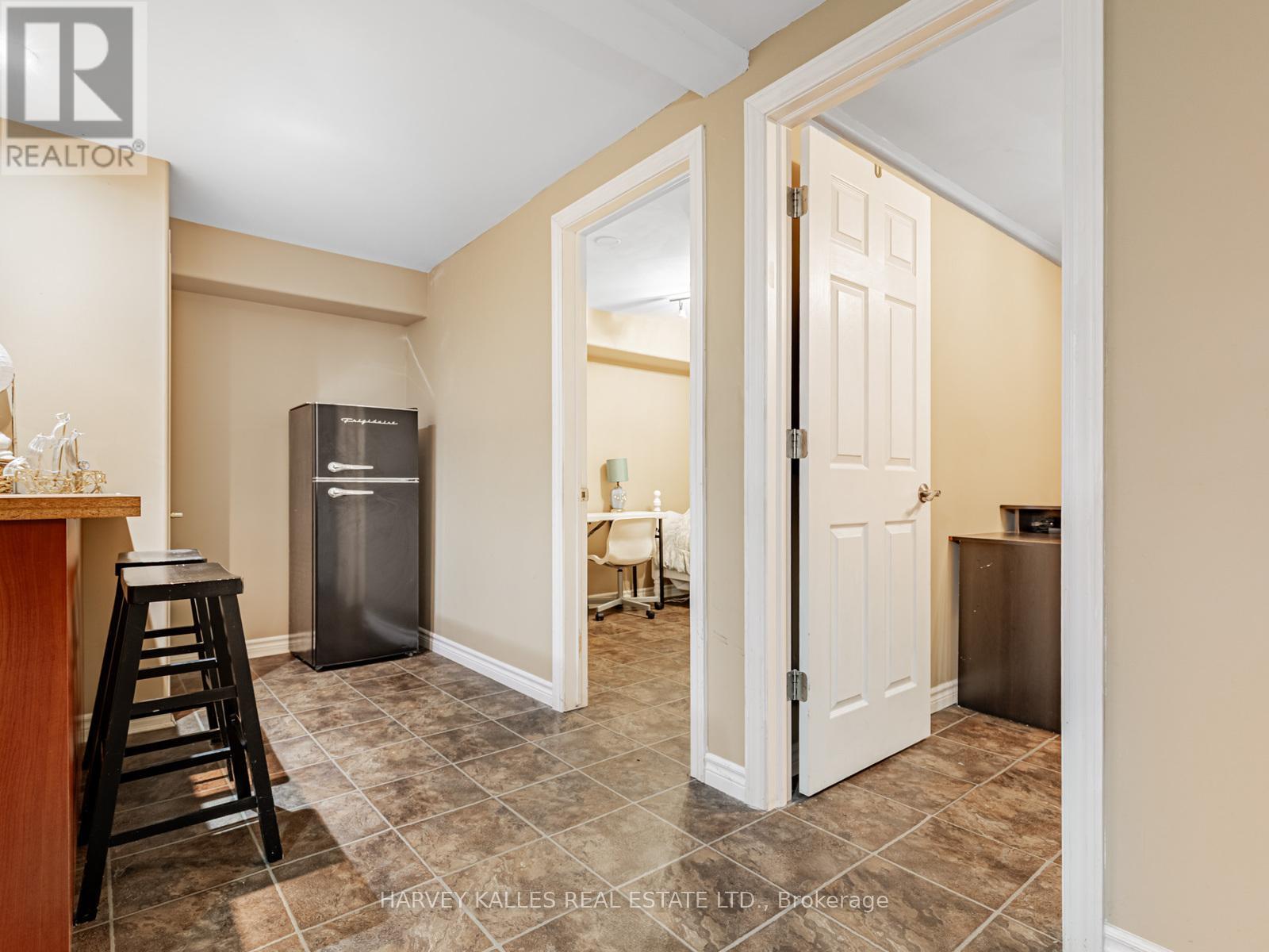 34 TAUNTON ROAD W