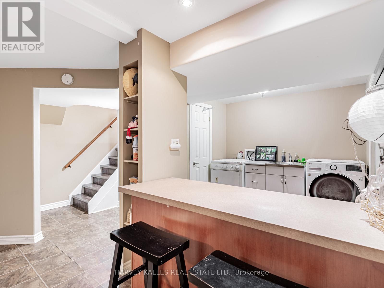 34 TAUNTON ROAD W