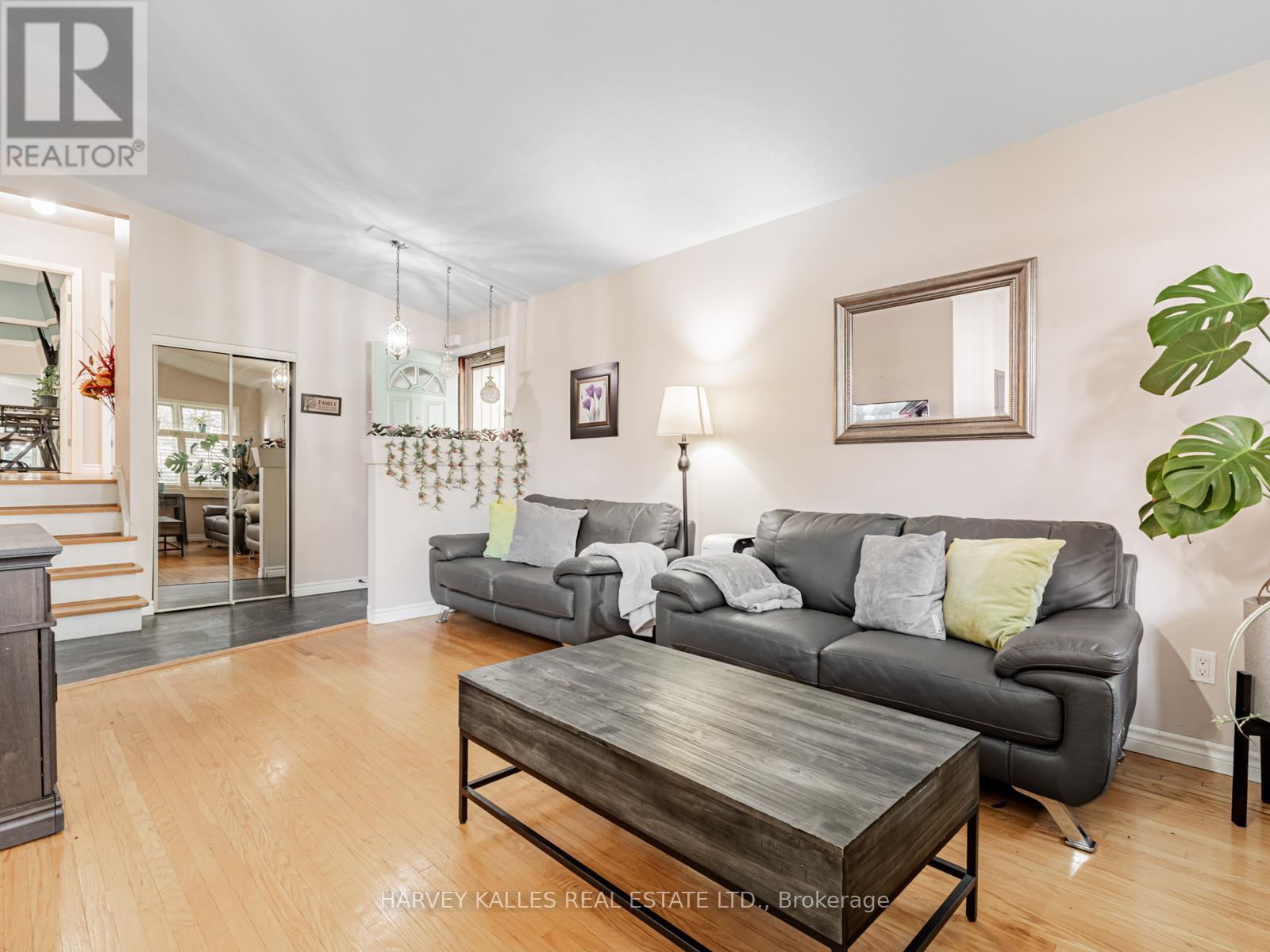 34 TAUNTON ROAD W