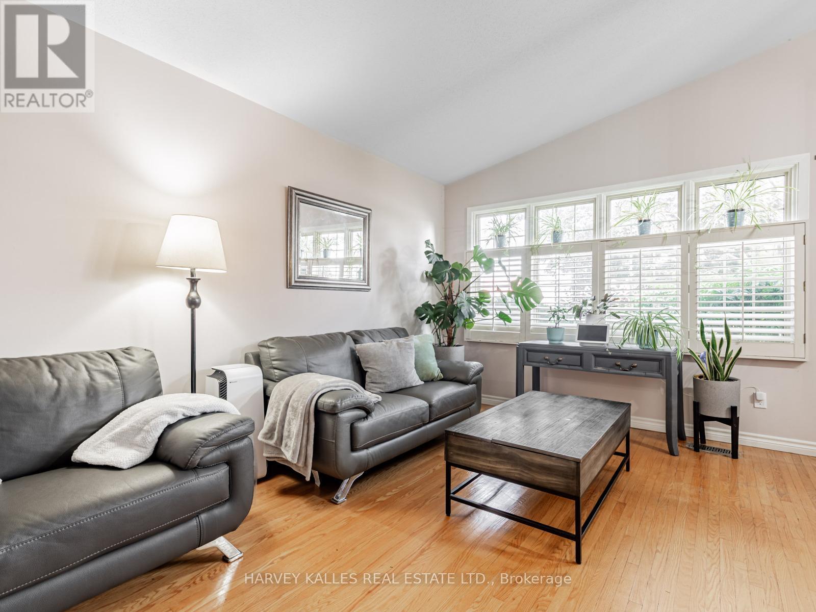 34 TAUNTON ROAD W