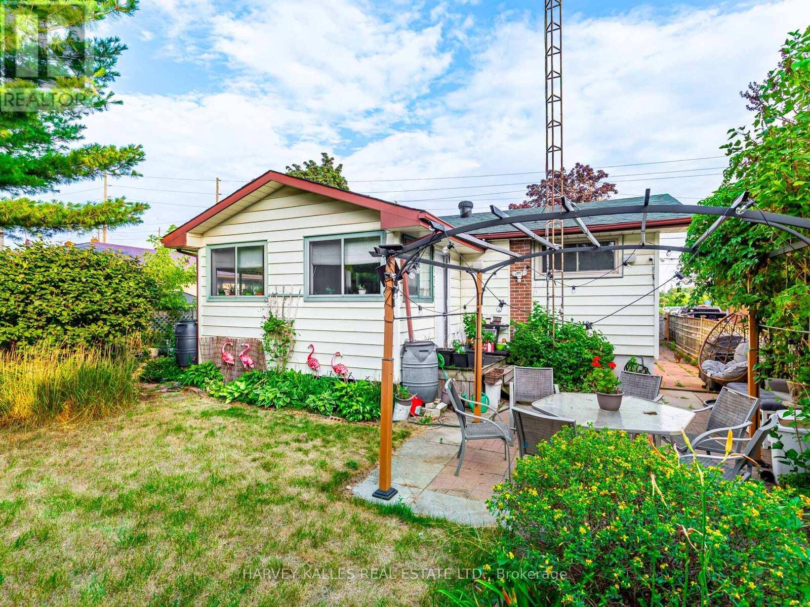 34 TAUNTON ROAD W
