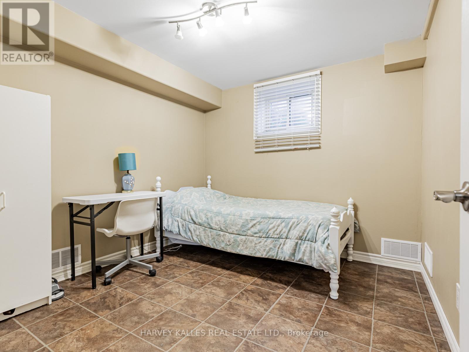 34 TAUNTON ROAD W