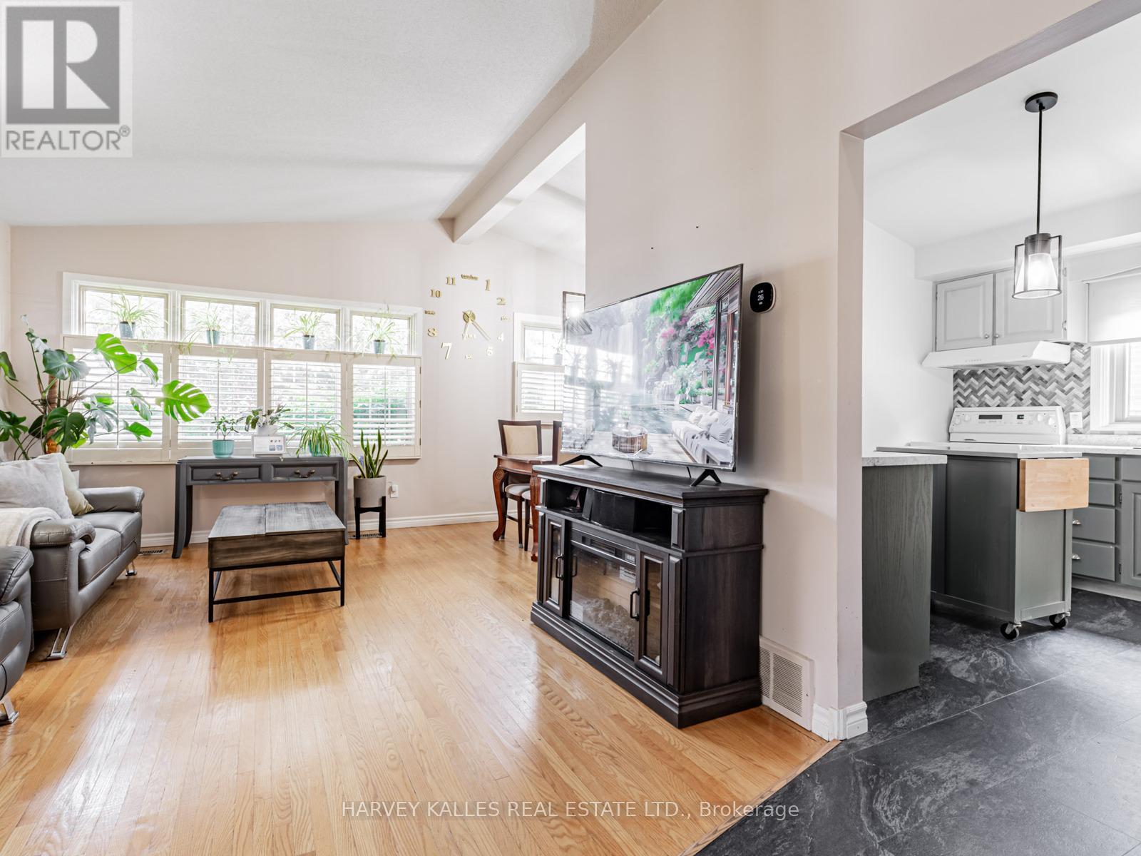 34 TAUNTON ROAD W