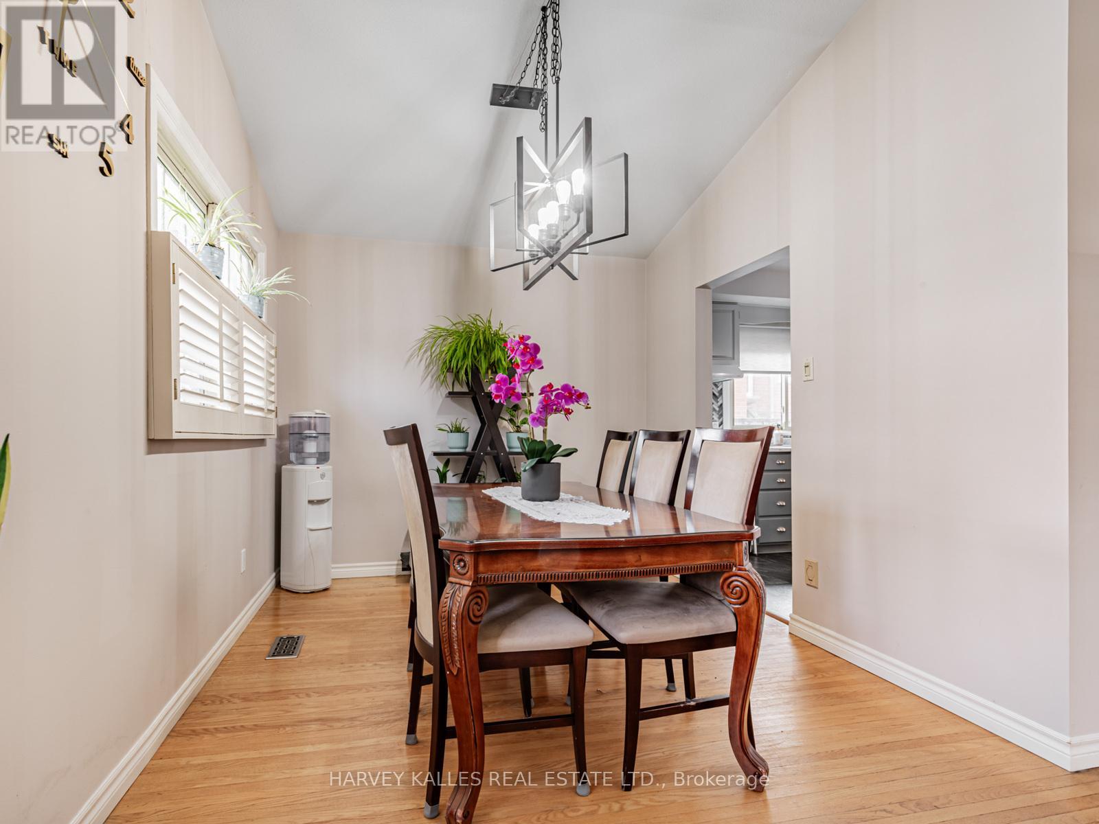 34 TAUNTON ROAD W