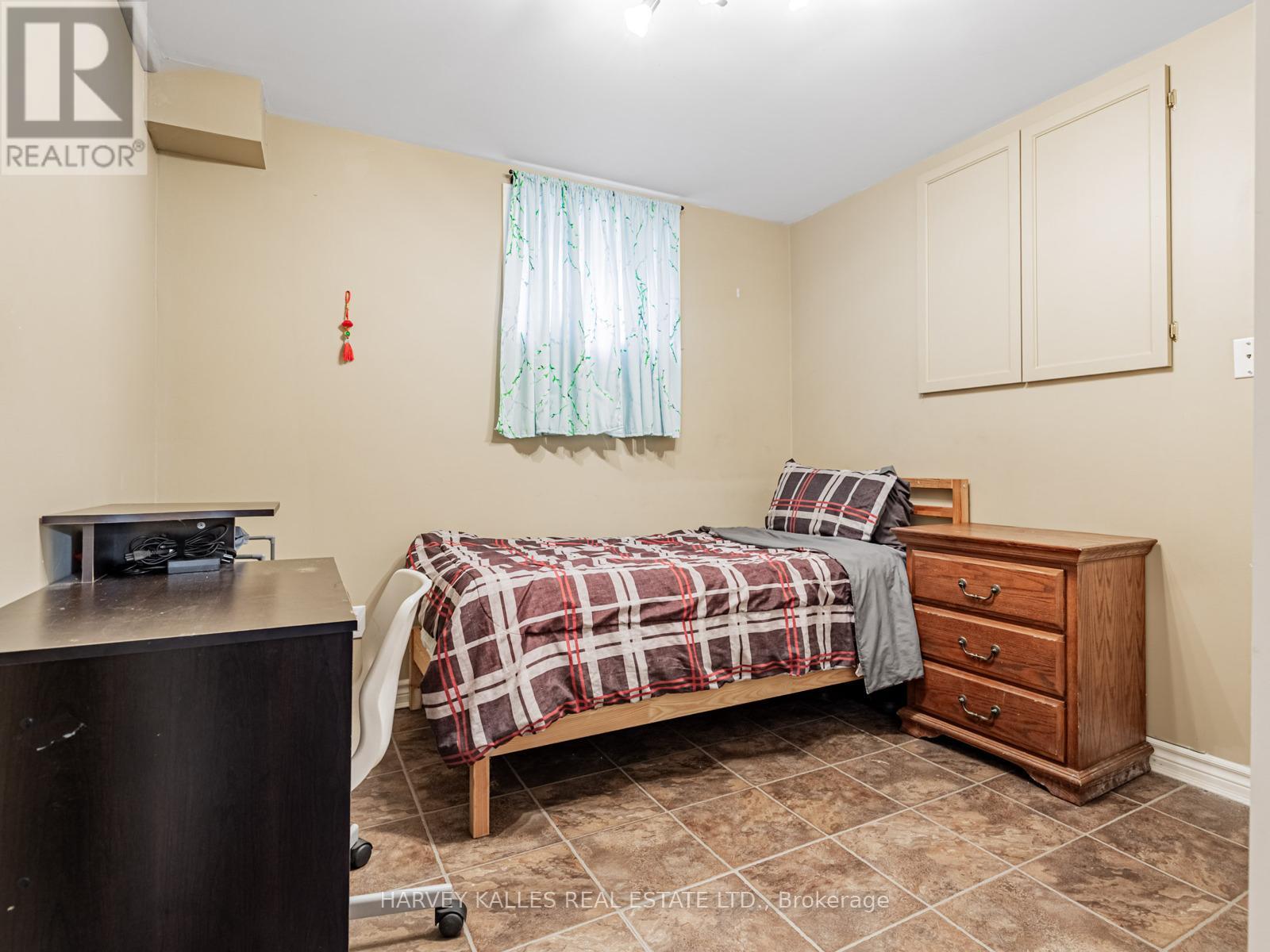34 TAUNTON ROAD W