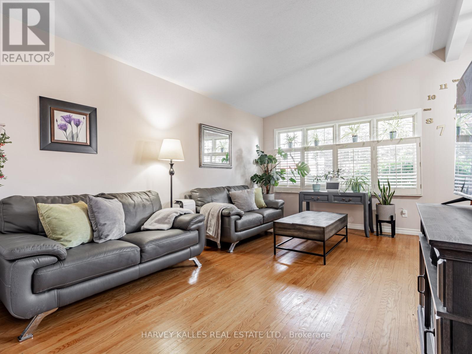 34 TAUNTON ROAD W
