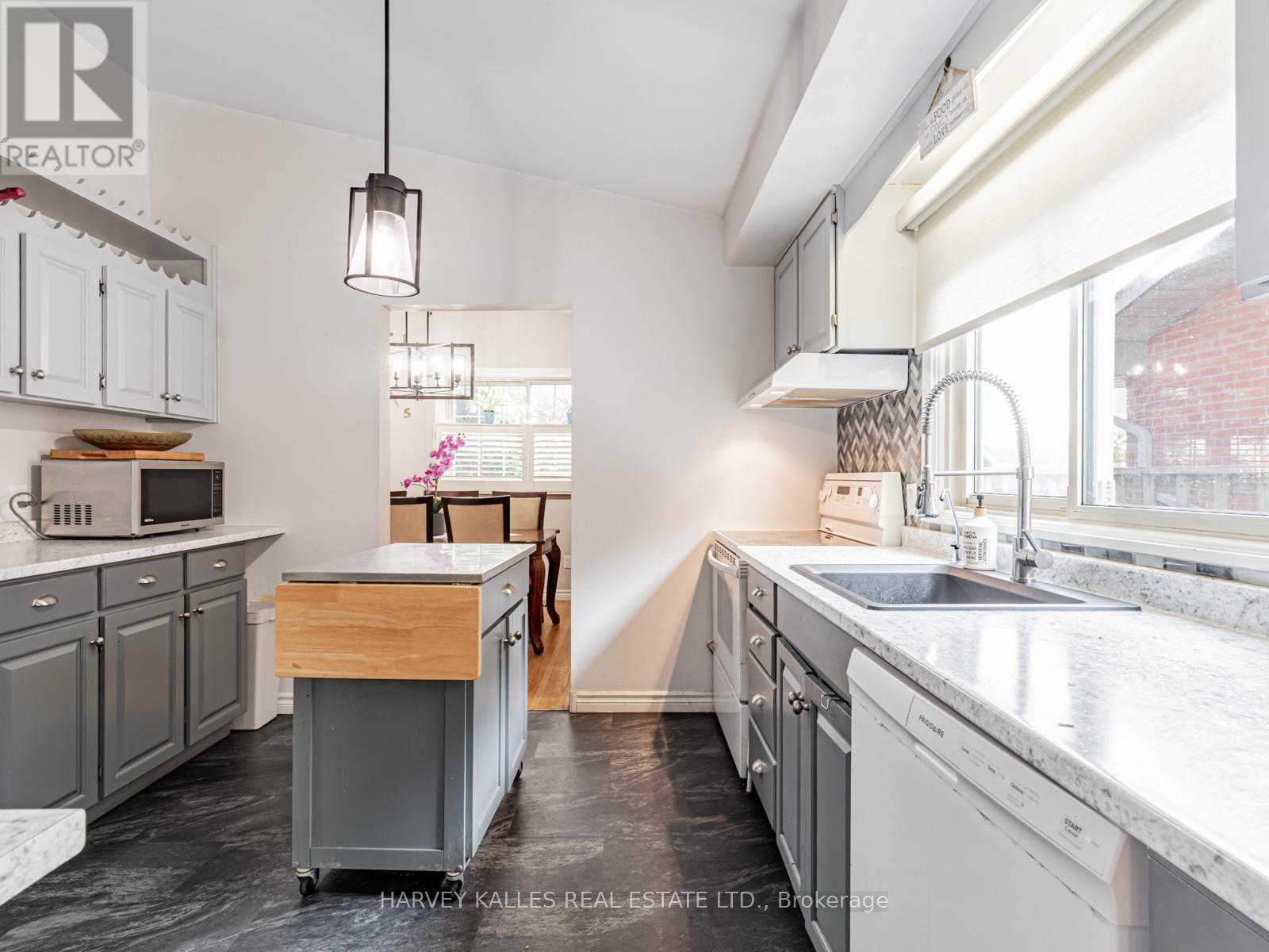 34 TAUNTON ROAD W