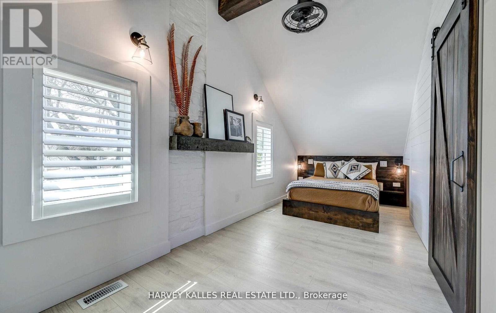 262 OSHAWA BOULEVARD S